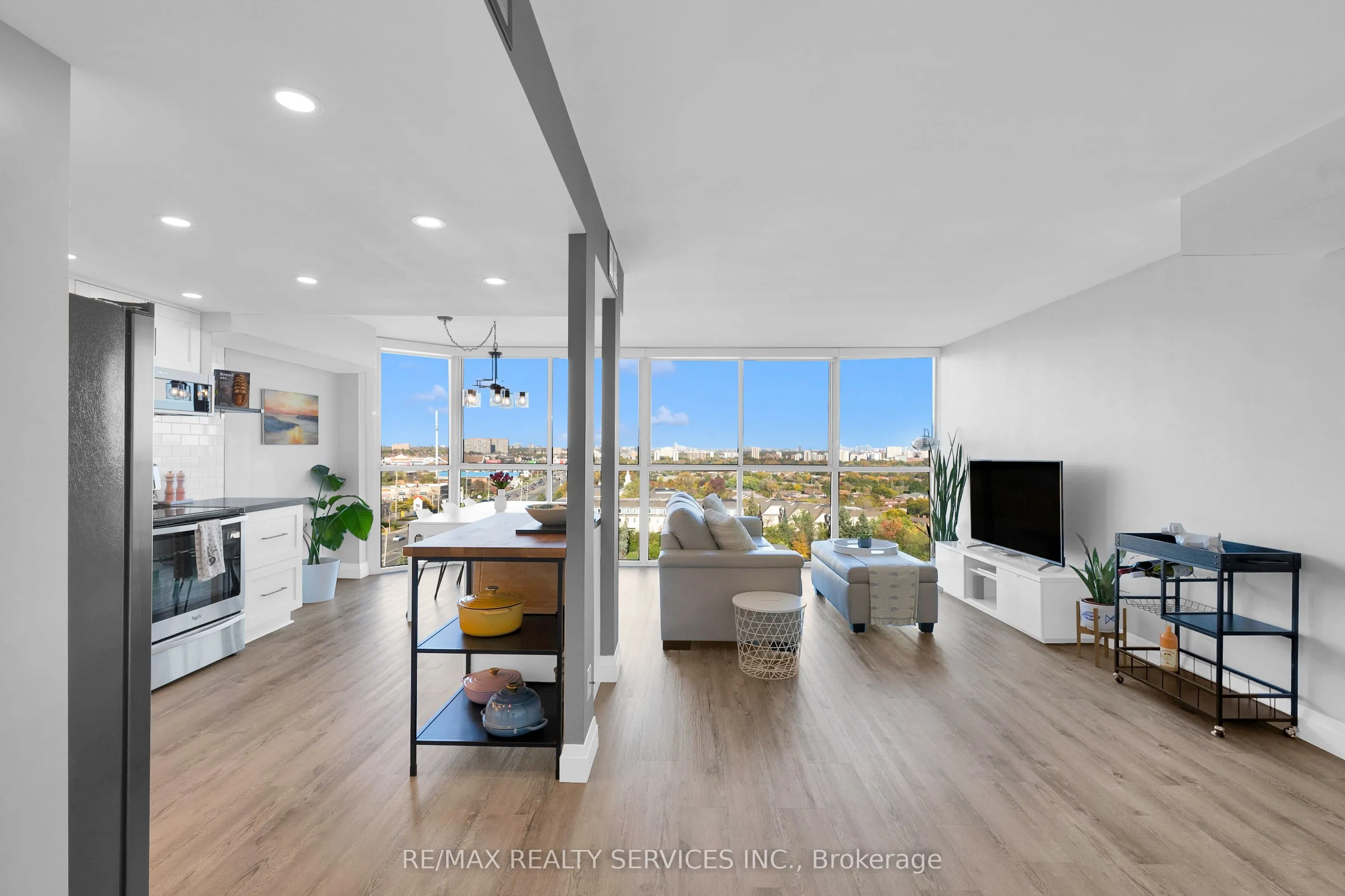 880 Dundas Street W #1104