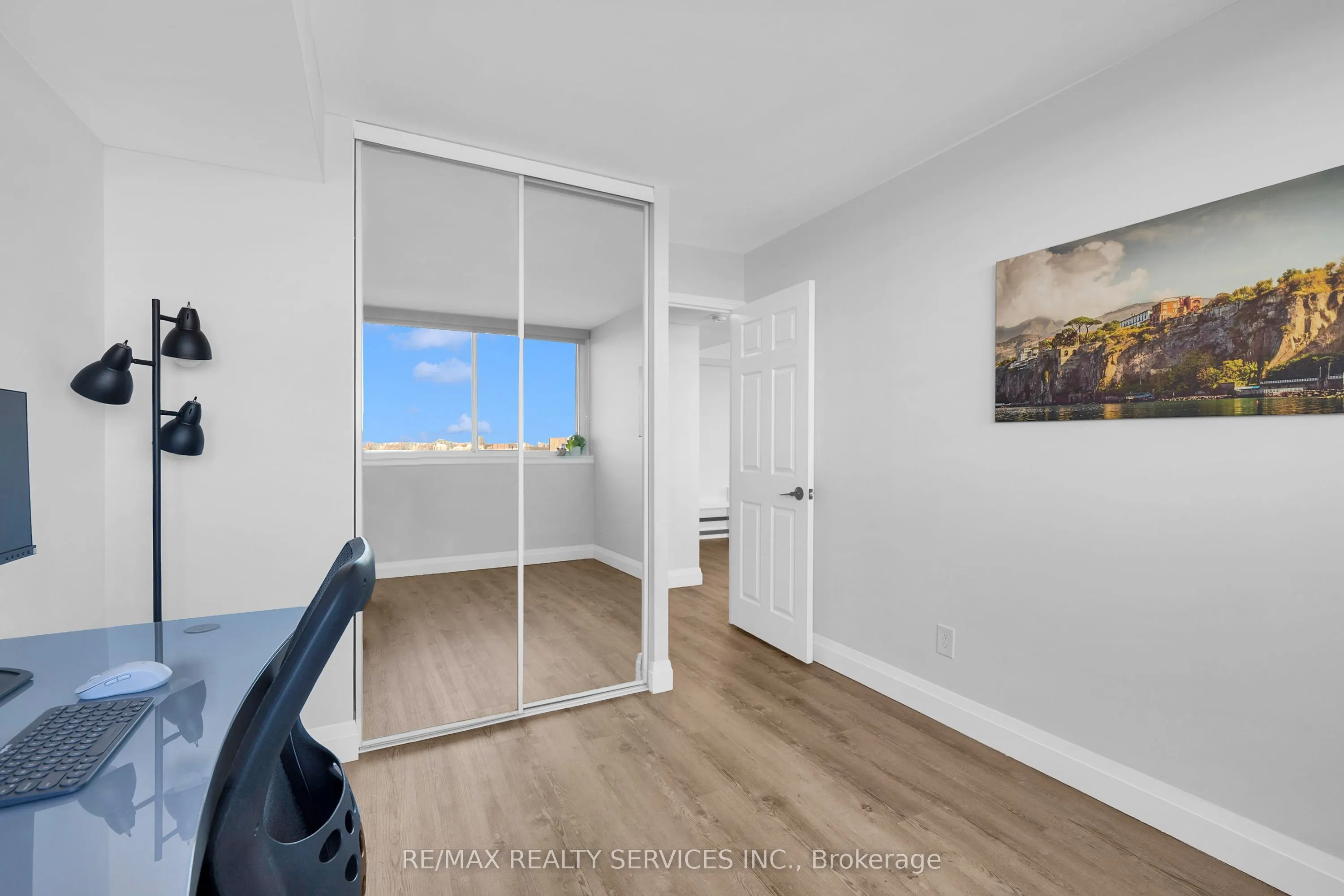 880 Dundas Street W #1104