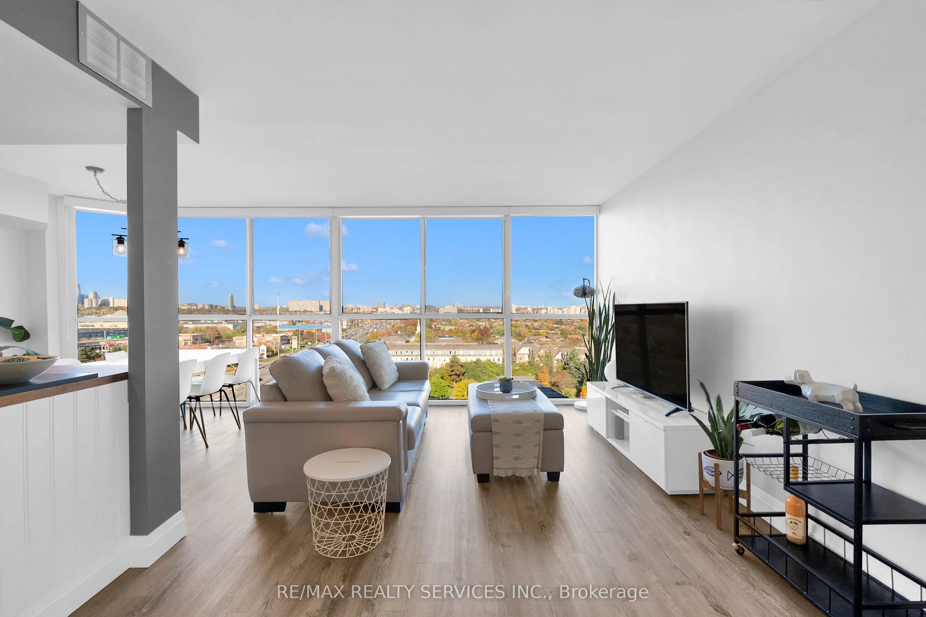 880 Dundas Street W #1104