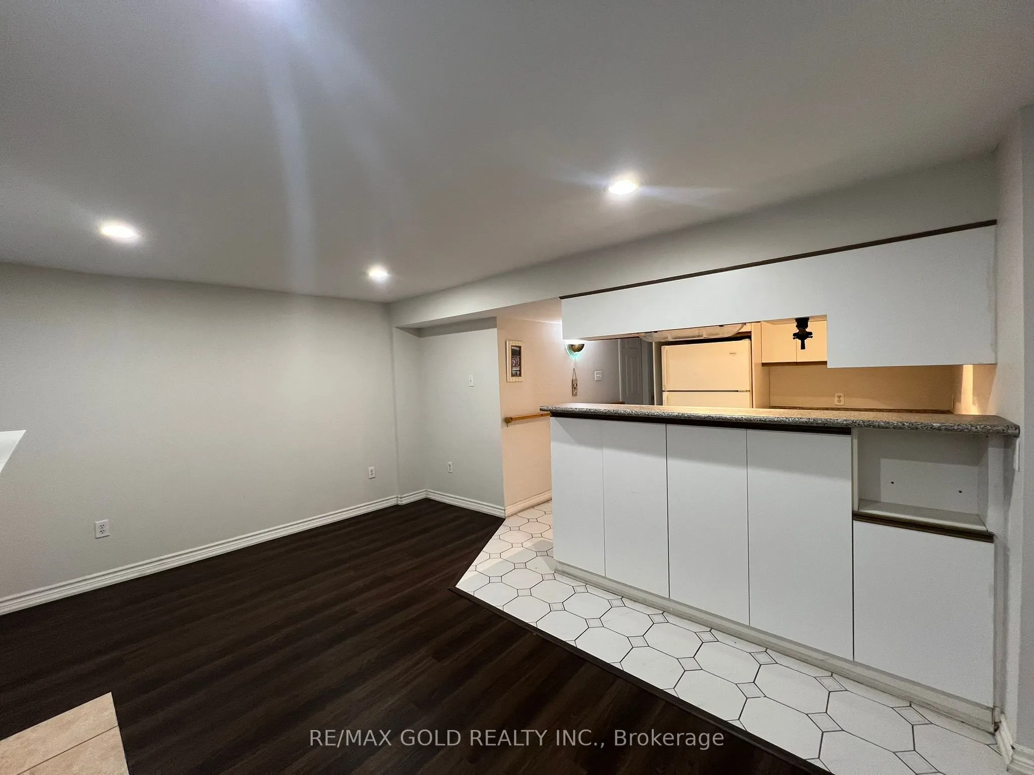 199 Sunforest Drive