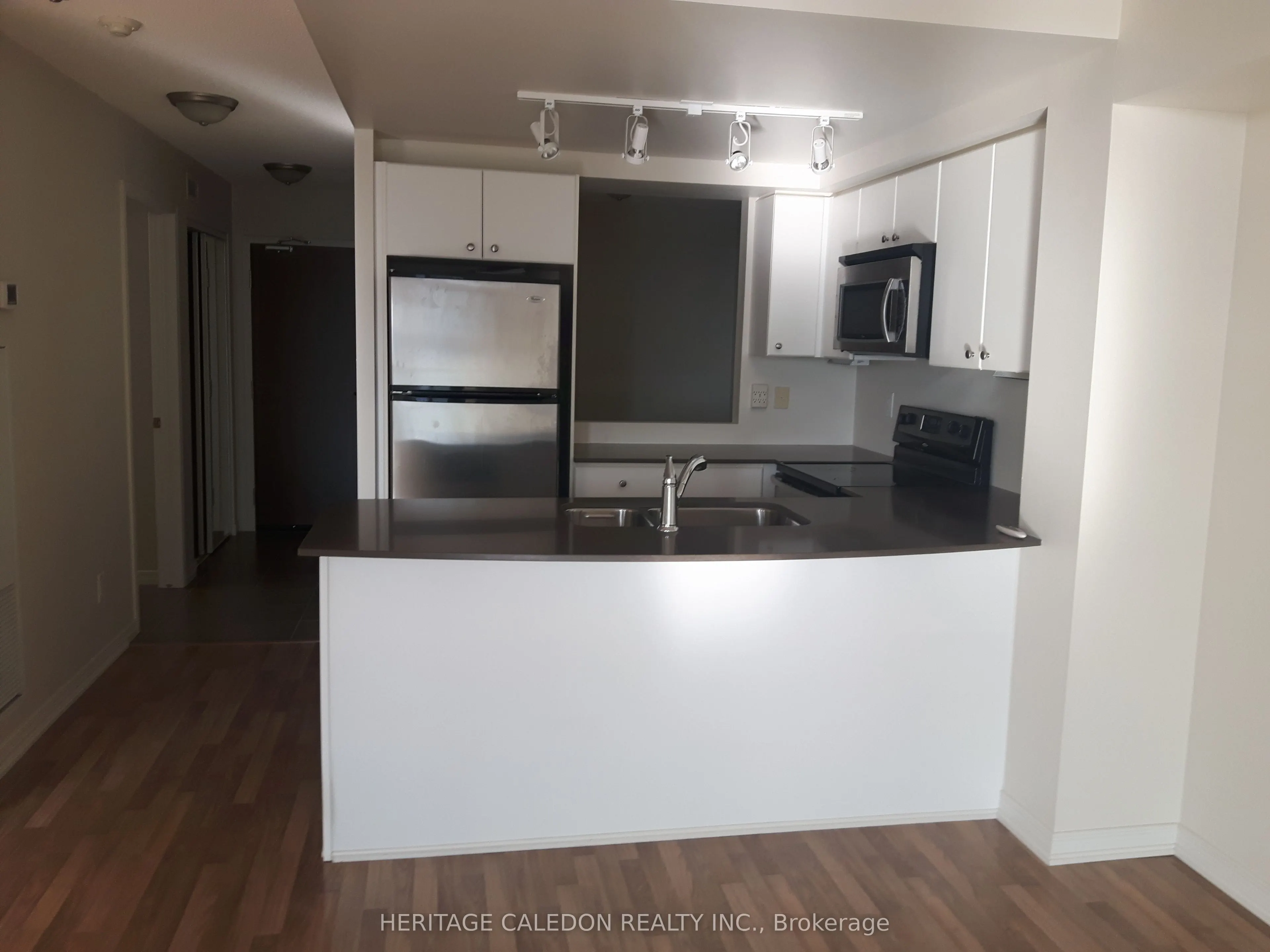 9 George Street N #1007