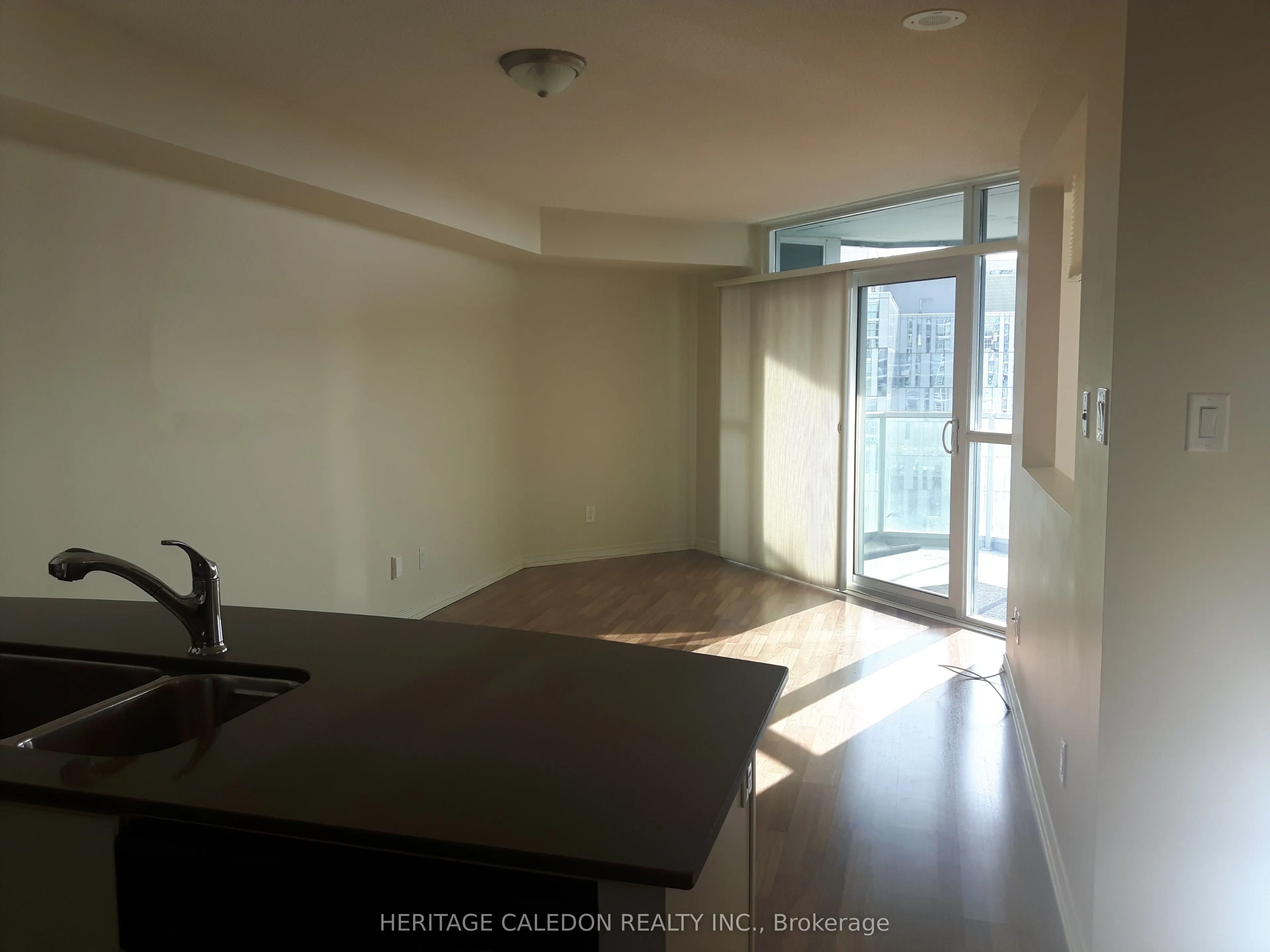9 George Street N #1007