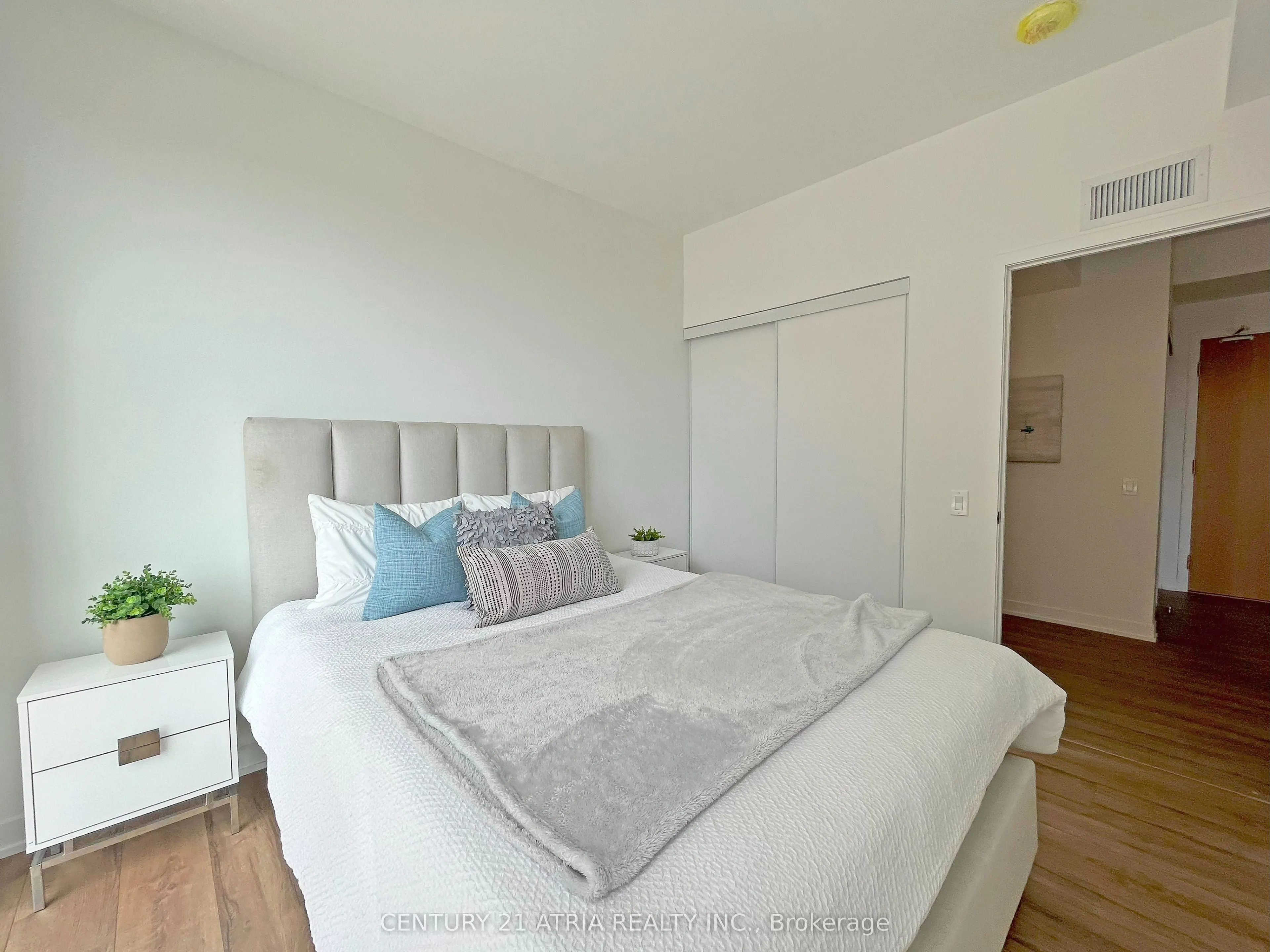 1787 St.Clair Avenue W #527