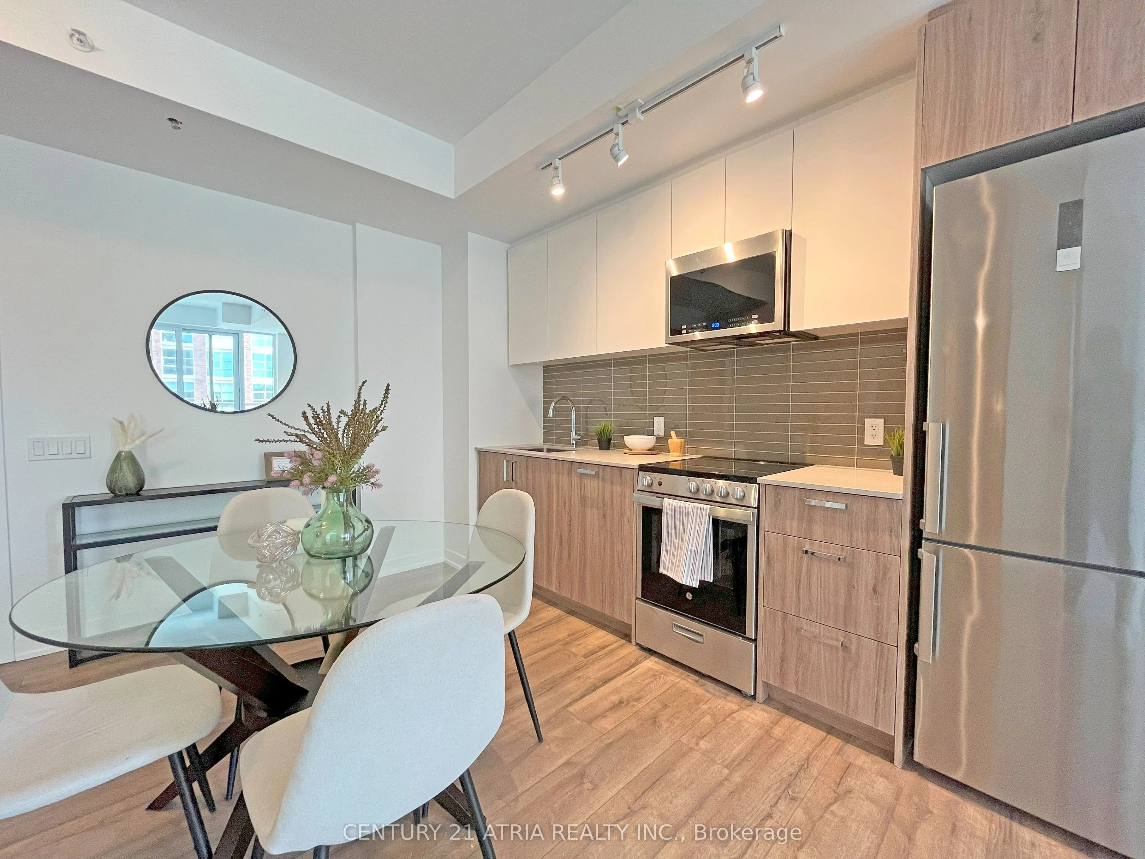1787 St.Clair Avenue W #527