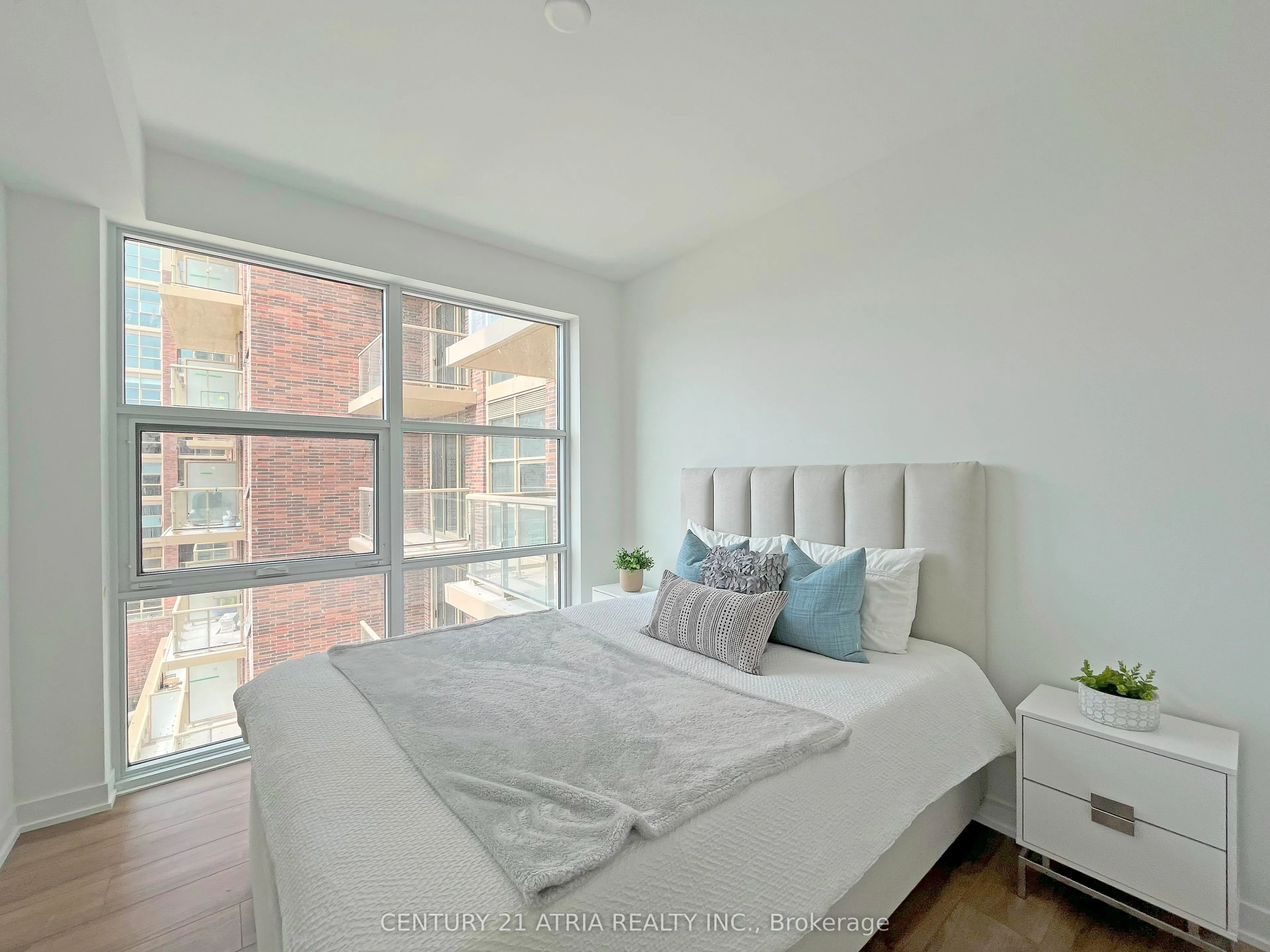 1787 St.Clair Avenue W #527