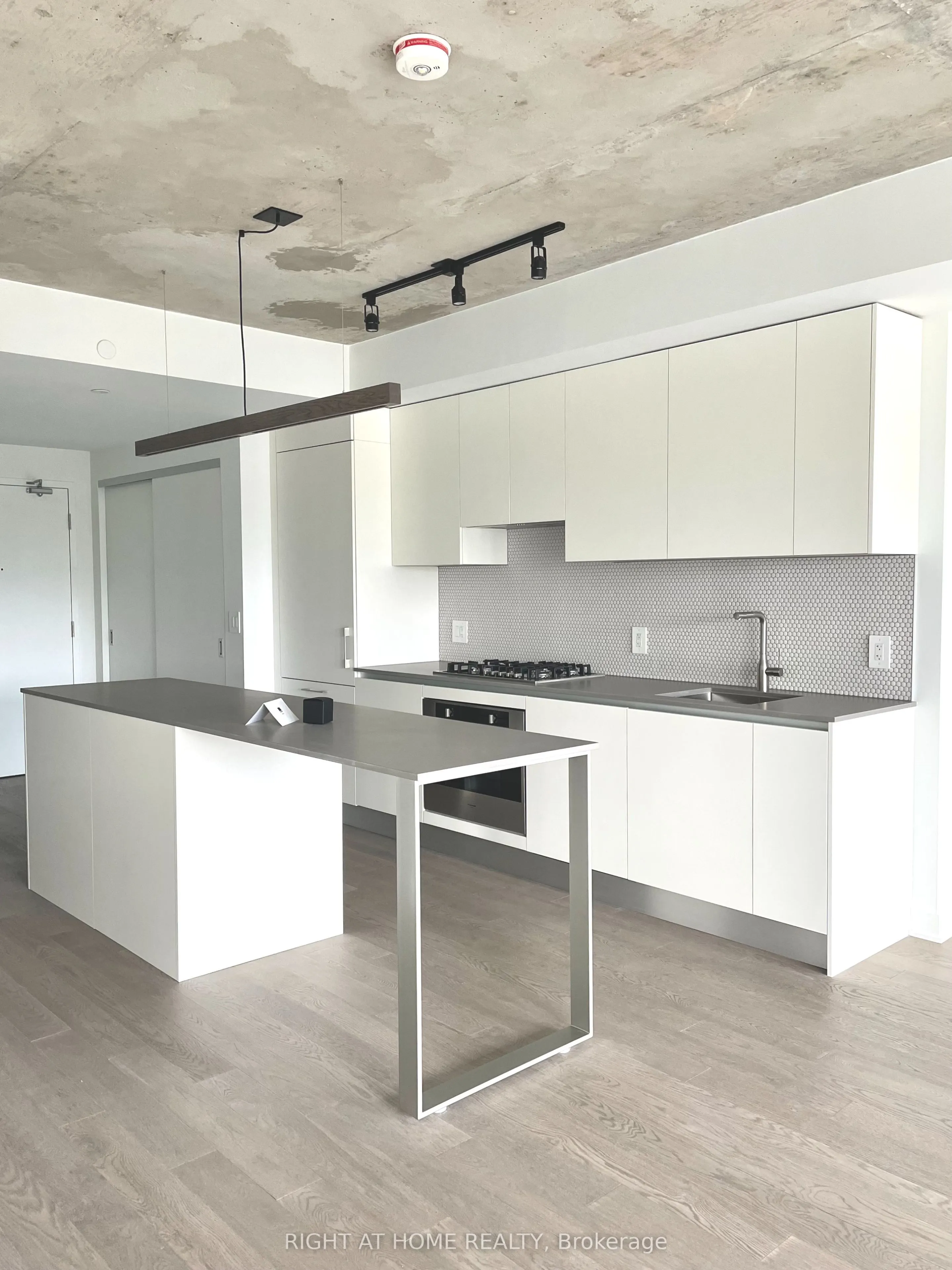 2720 Dundas Street W #603