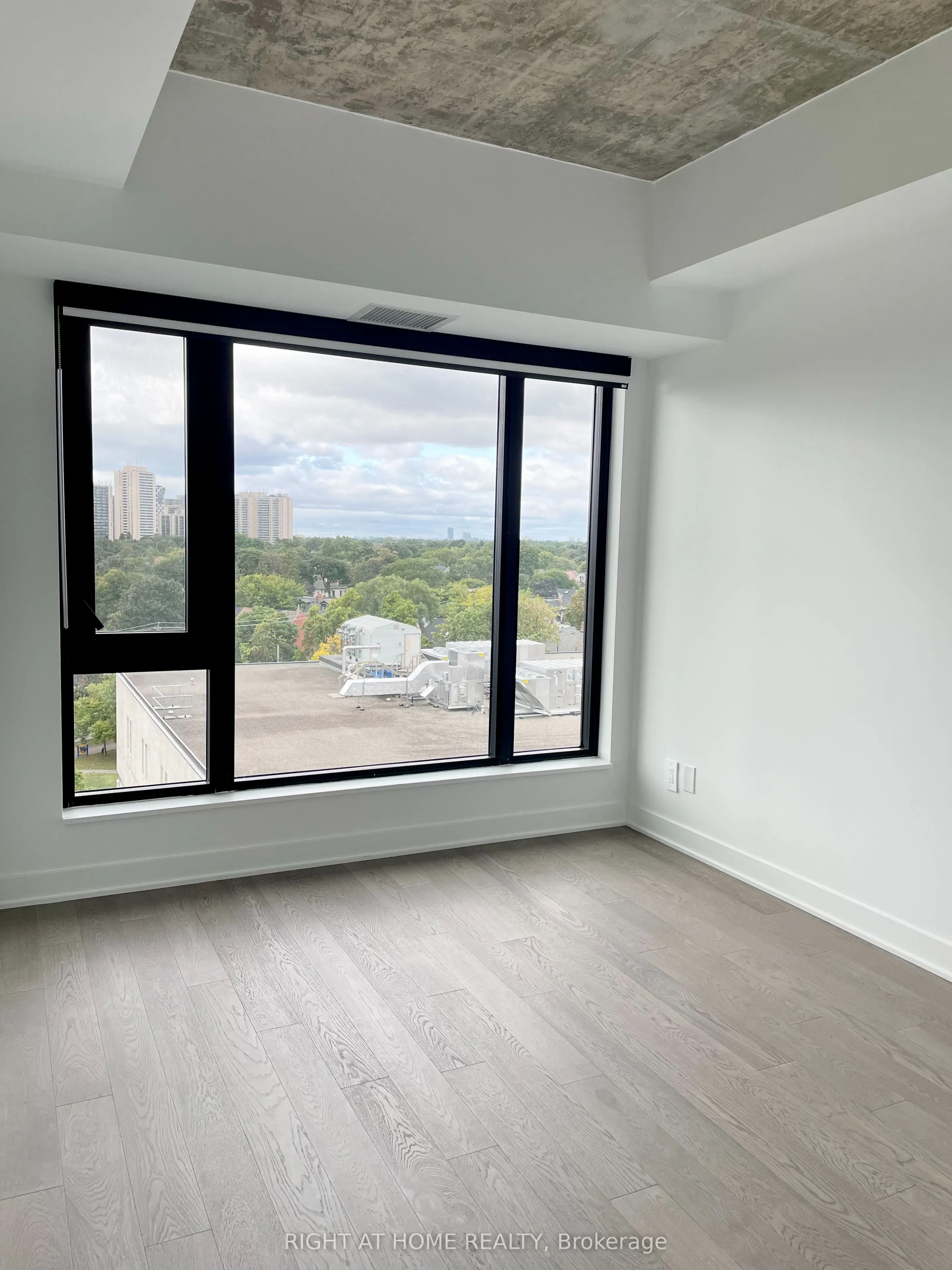 2720 Dundas Street W #603