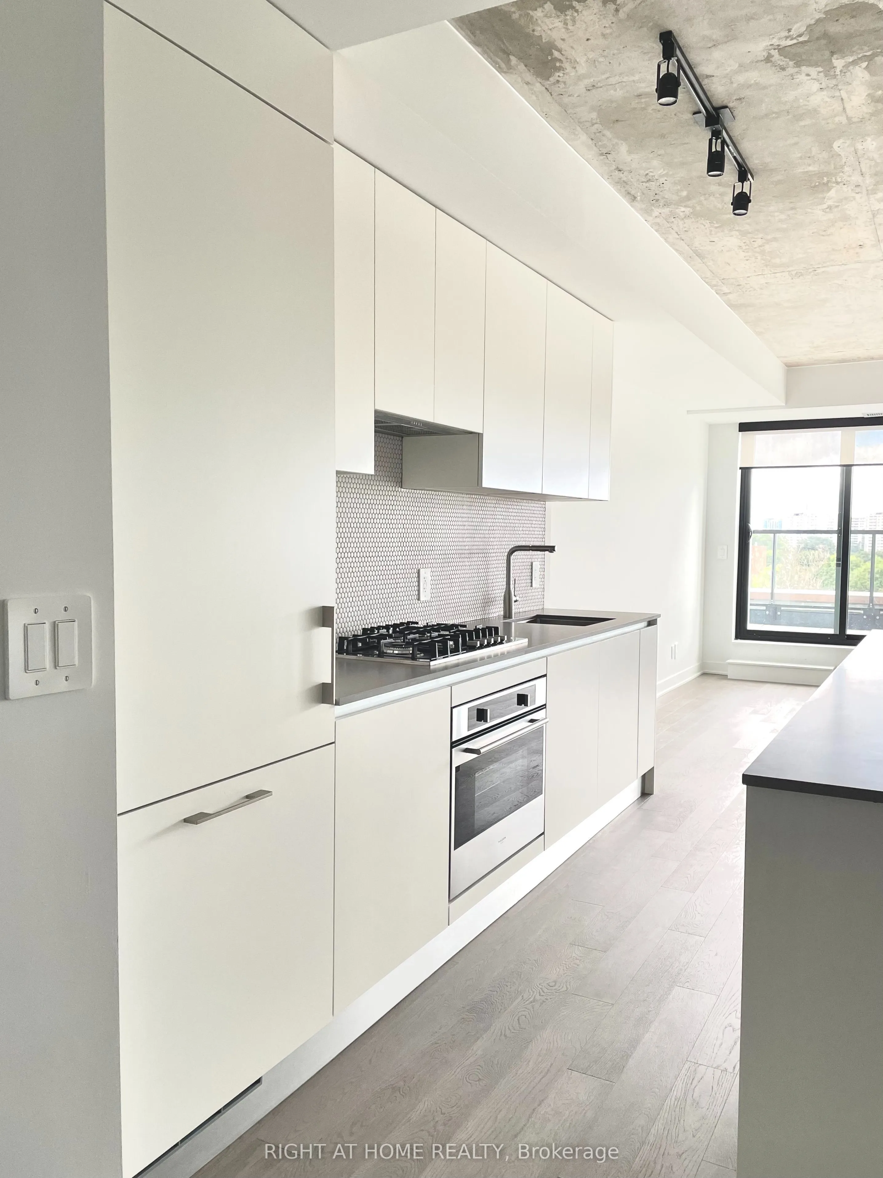 2720 Dundas Street W #603