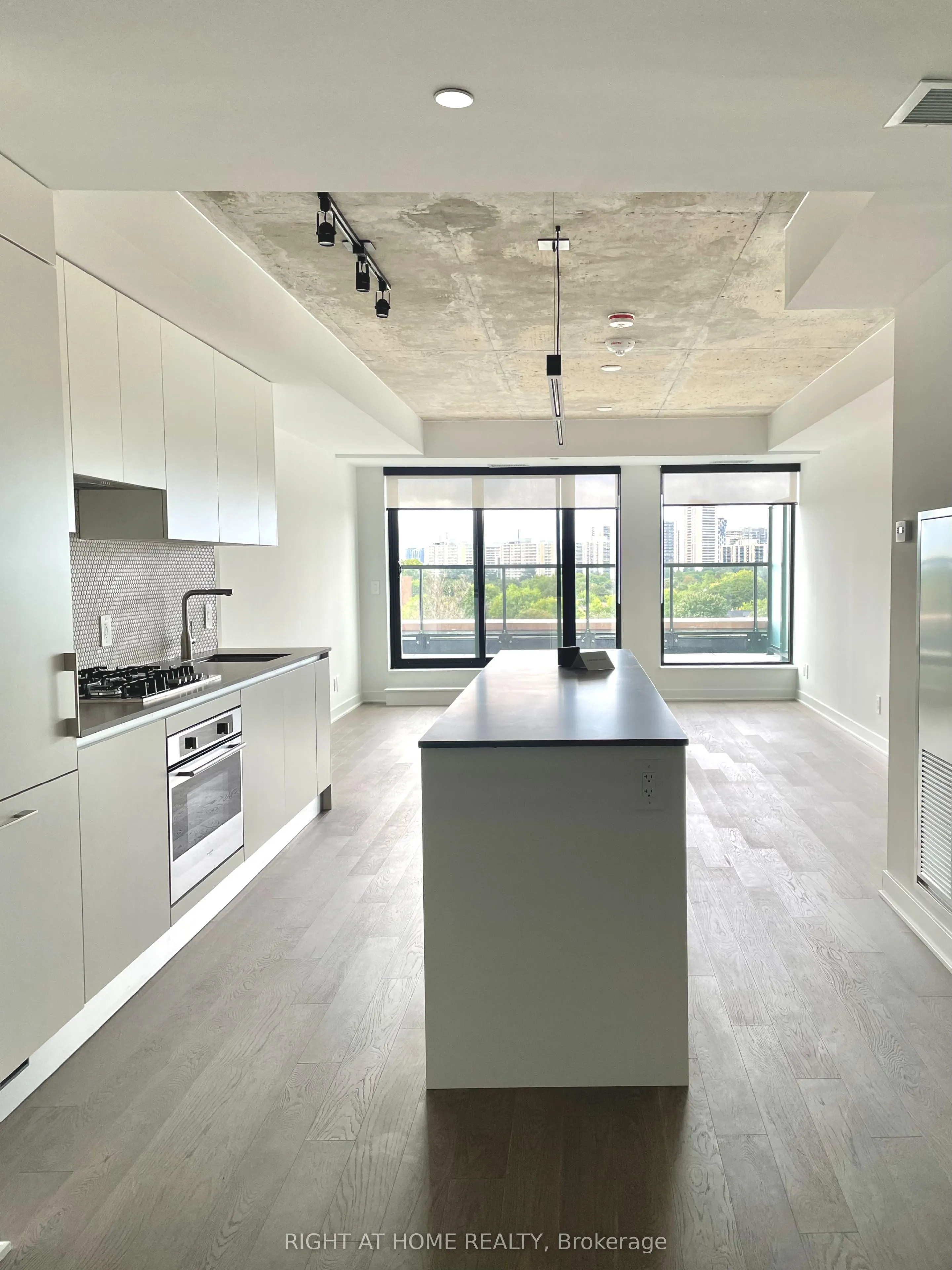 2720 Dundas Street W #603