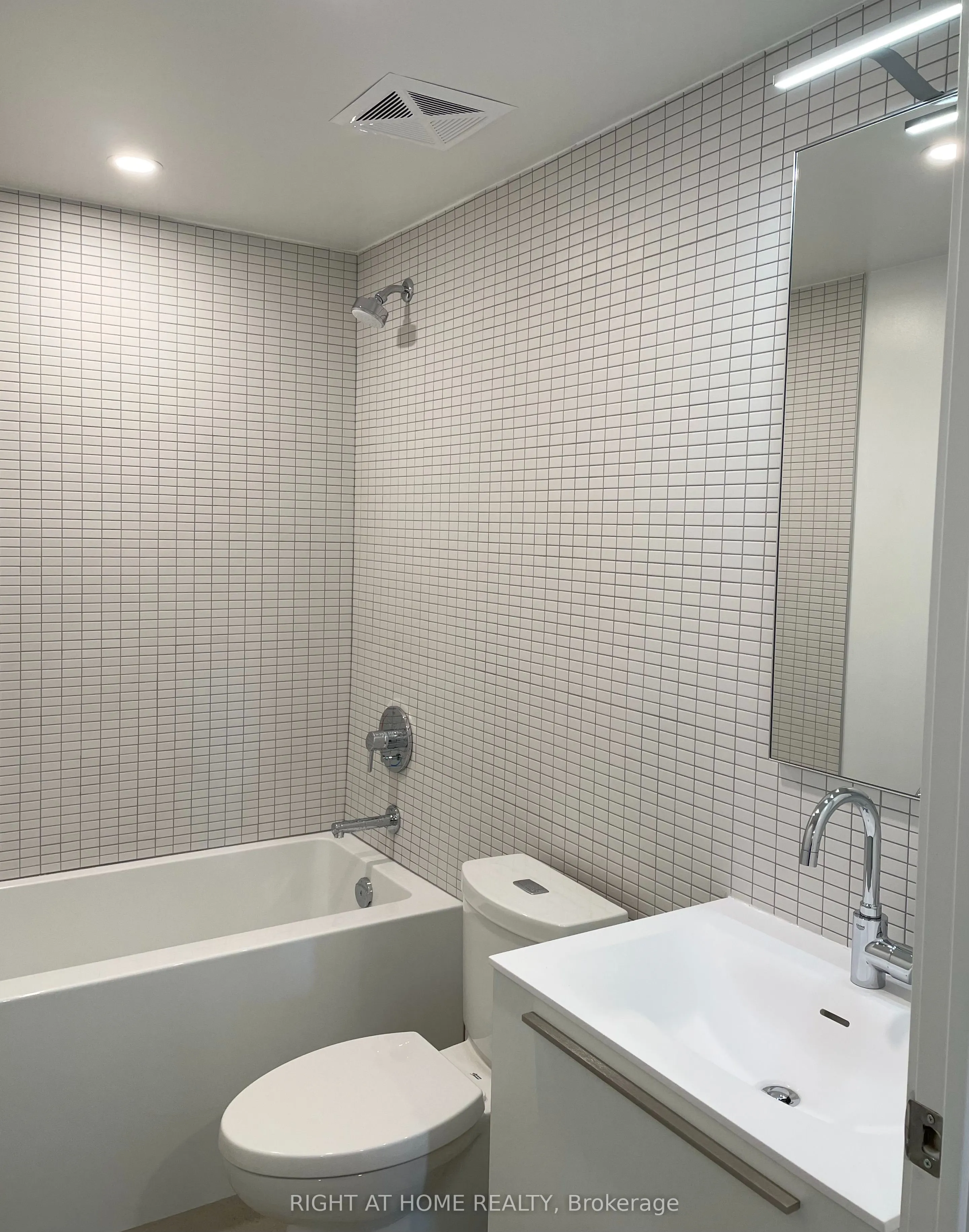 2720 Dundas Street W #603