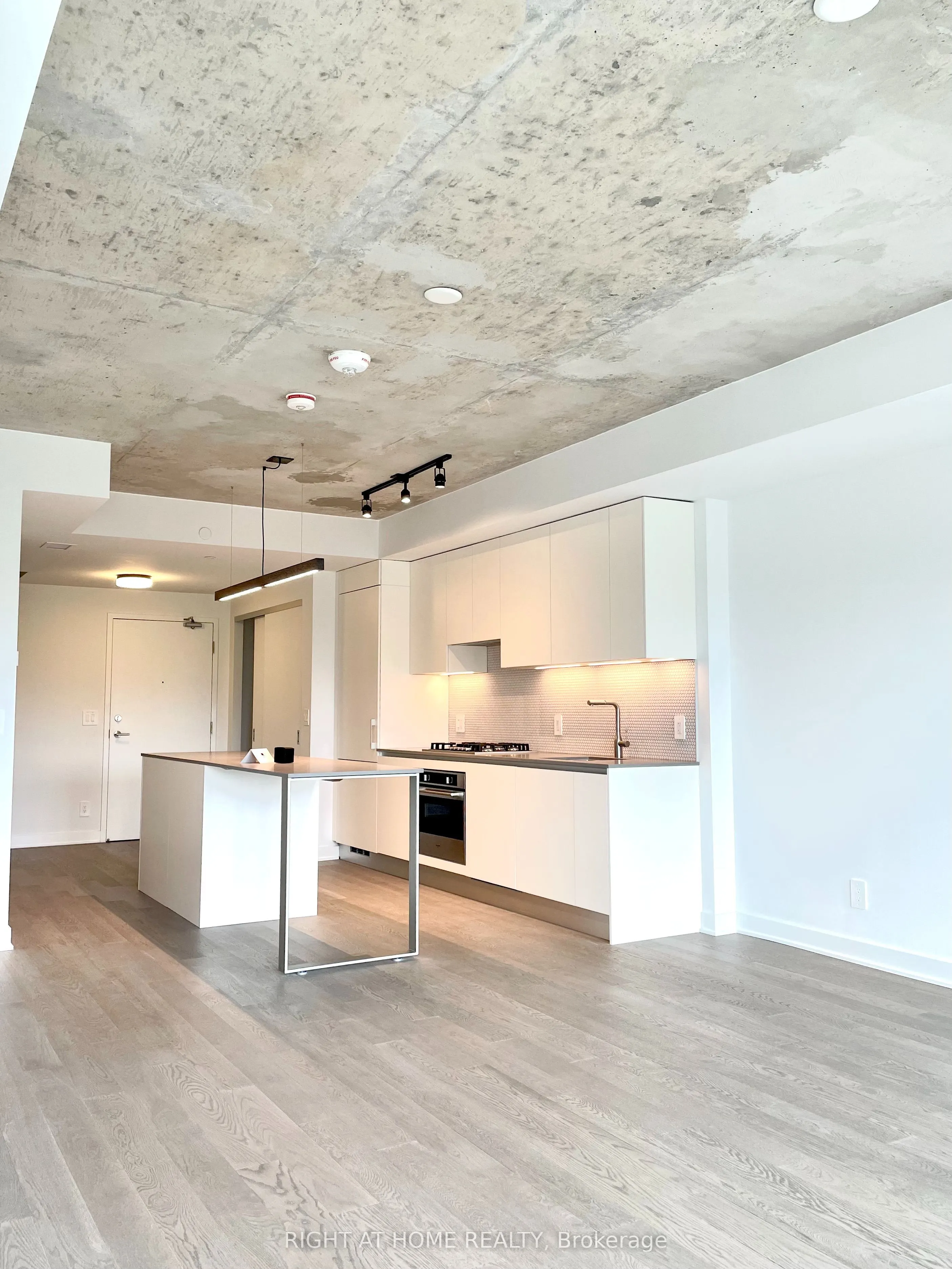 2720 Dundas Street W #603