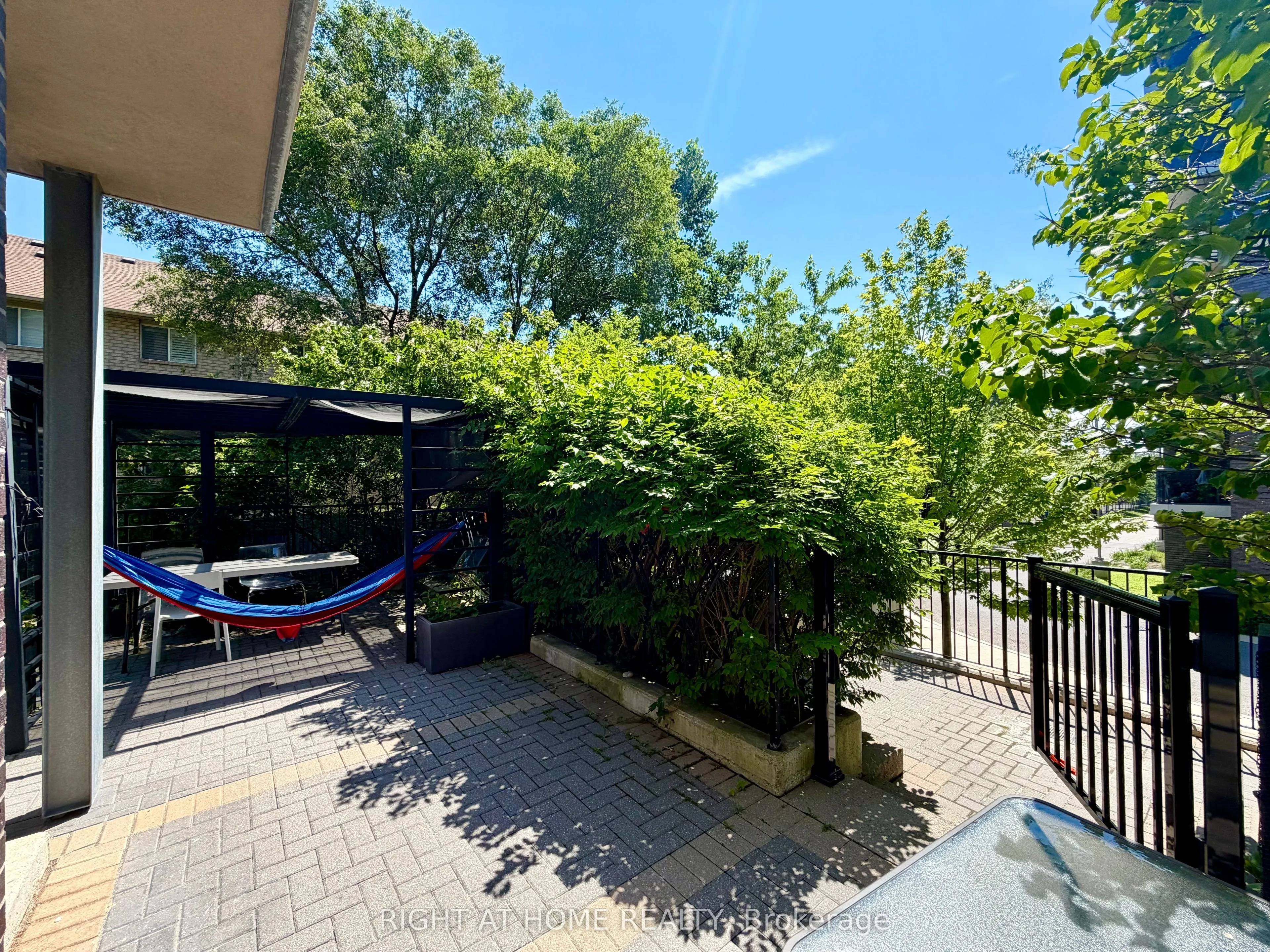 15 Valhalla Inn Road #TH 1