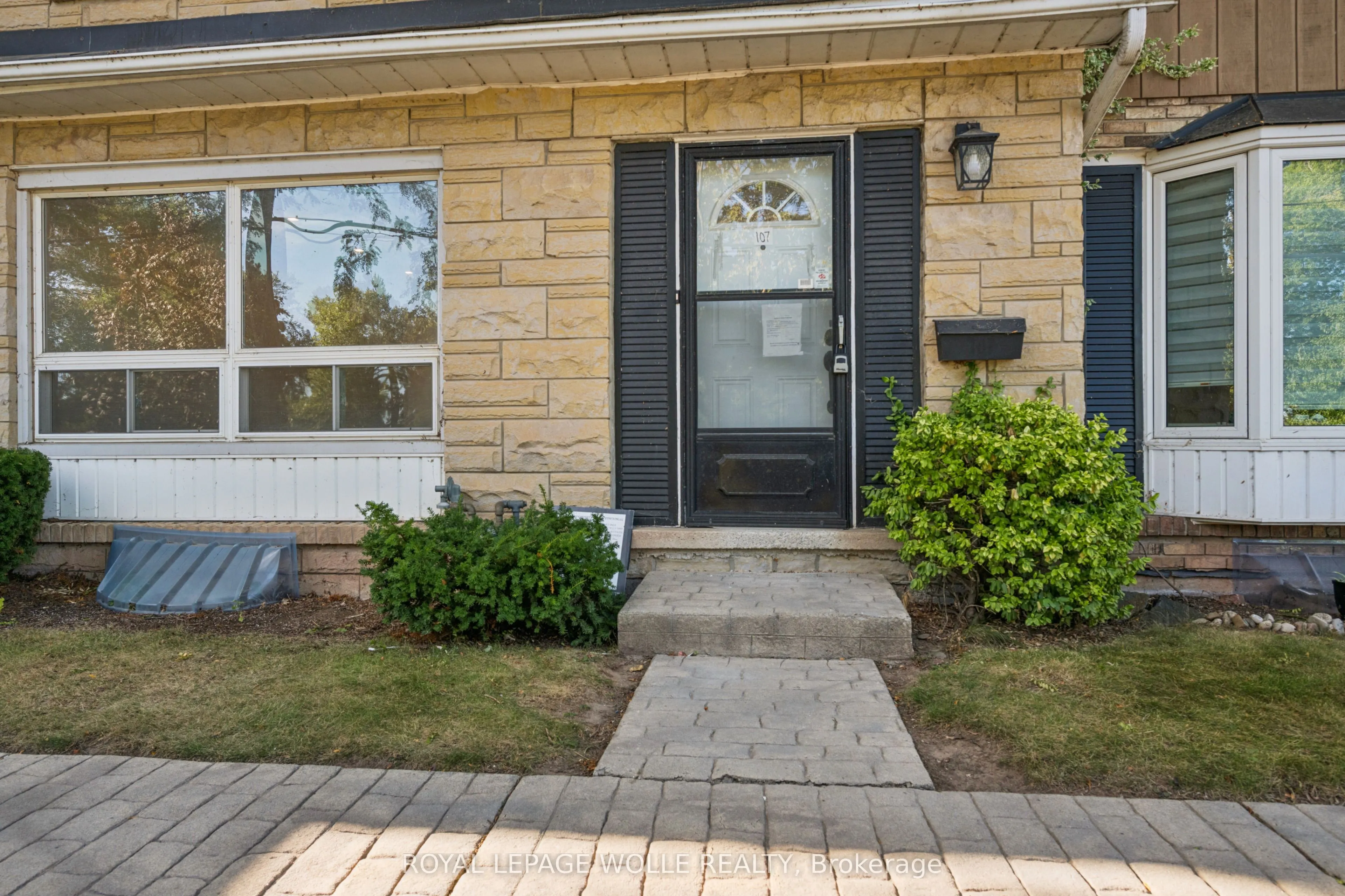 5475 Lakeshore Road #107