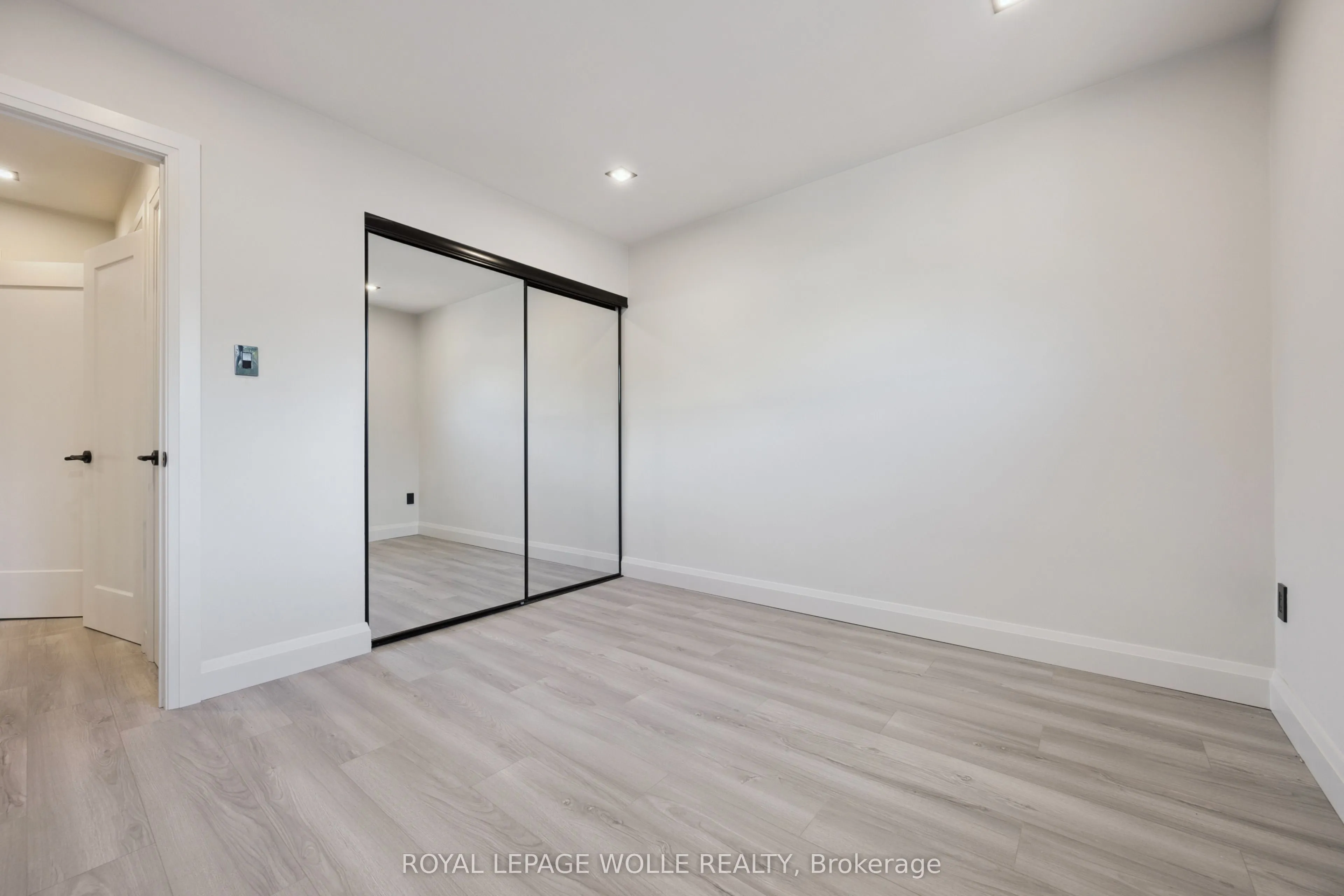 5475 Lakeshore Road #107
