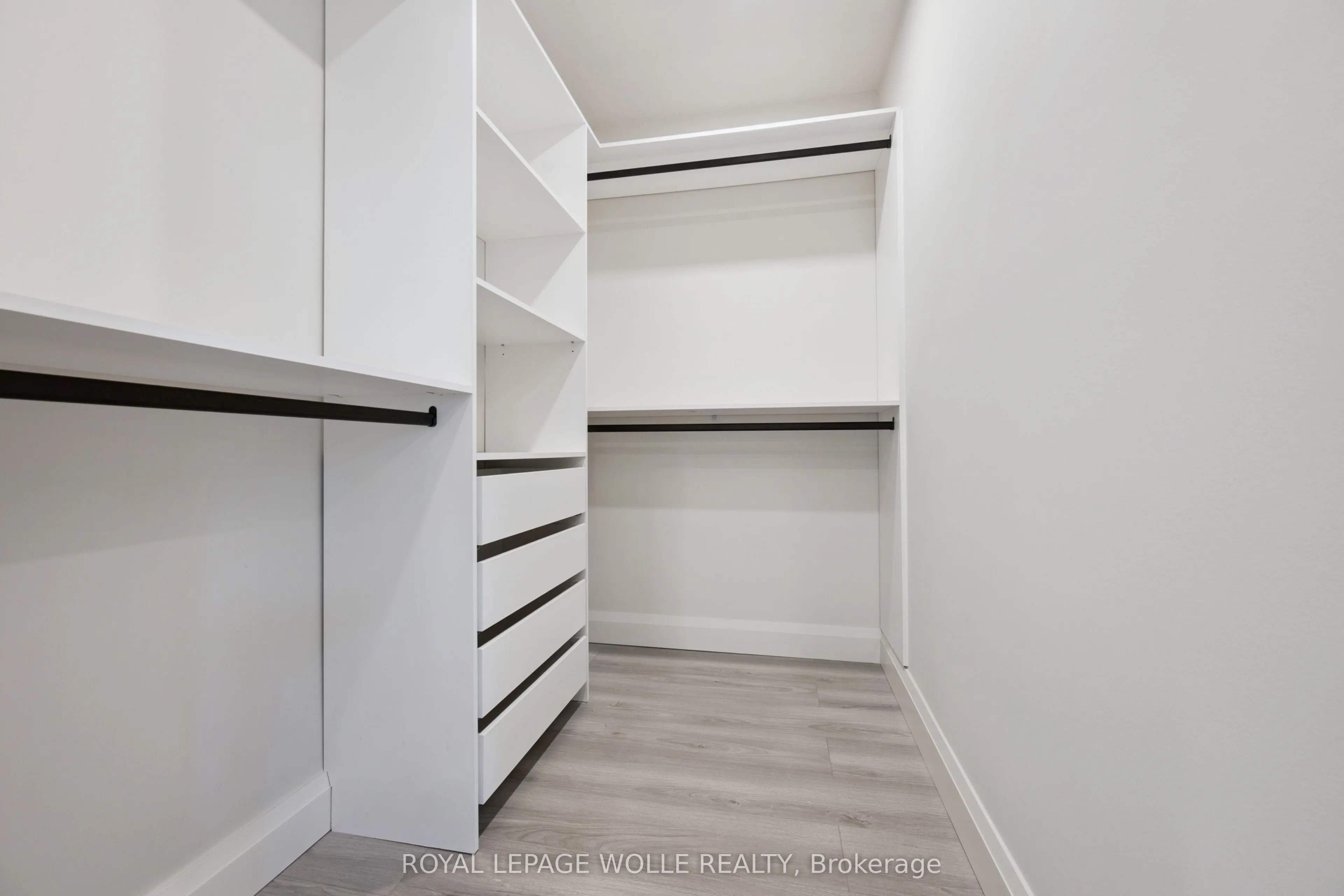 5475 Lakeshore Road #107