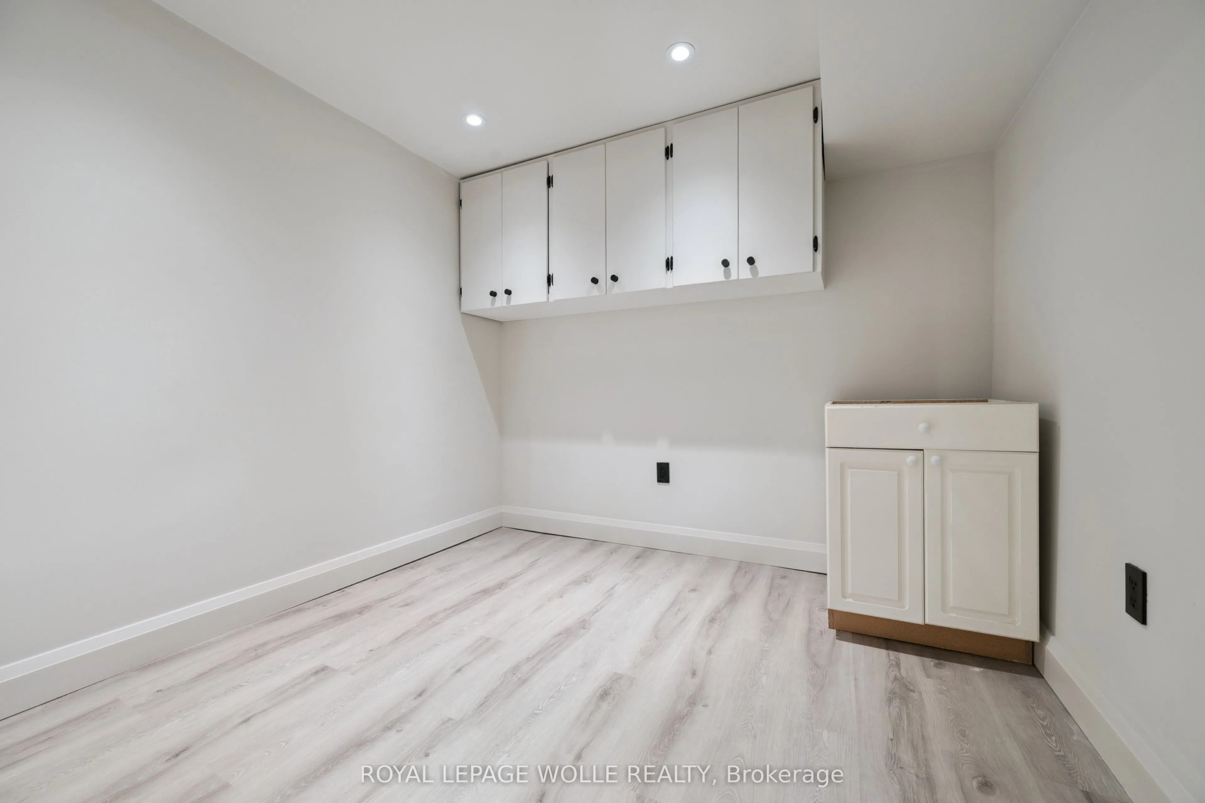5475 Lakeshore Road #107