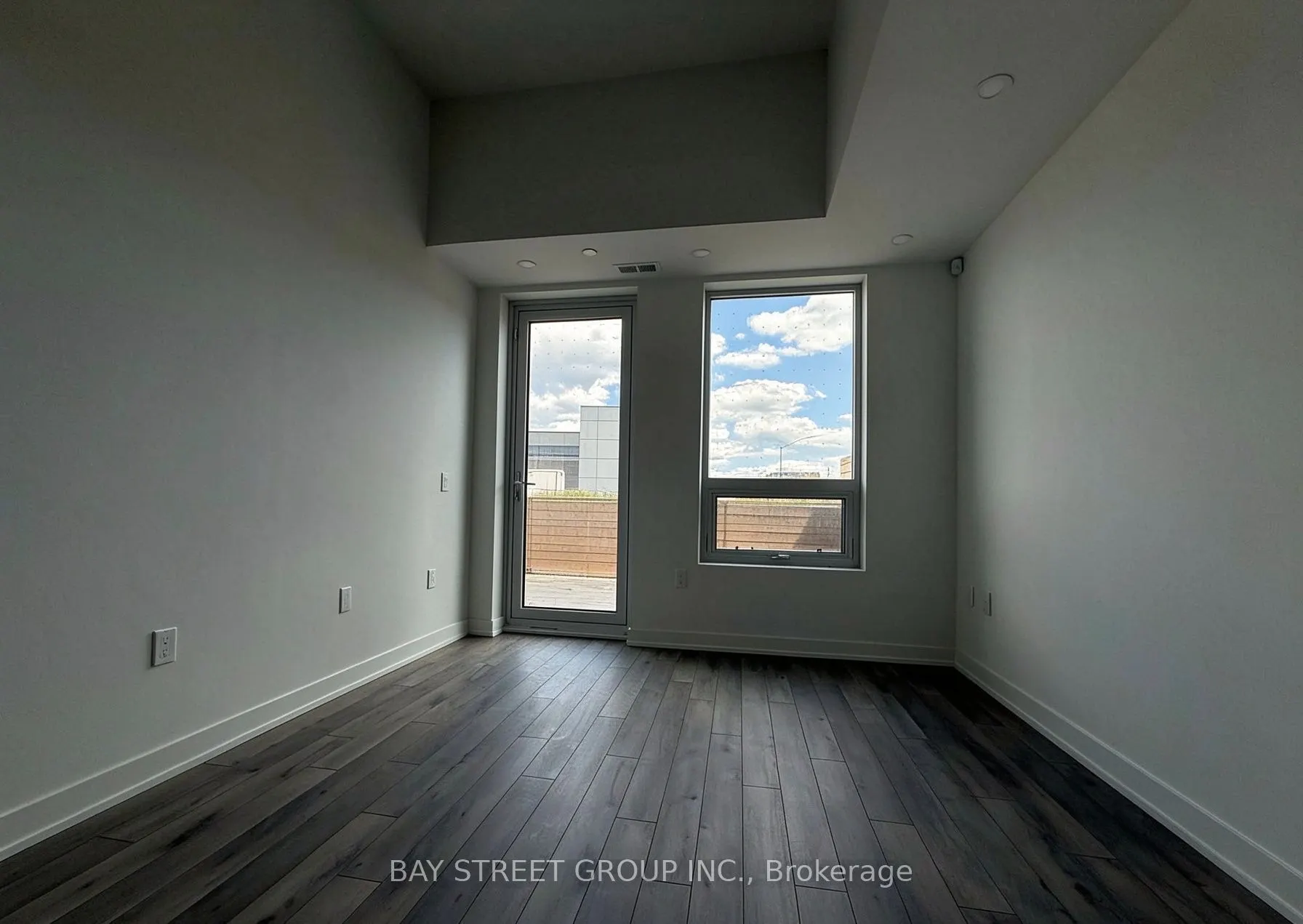 1005 Dundas Street E #145
