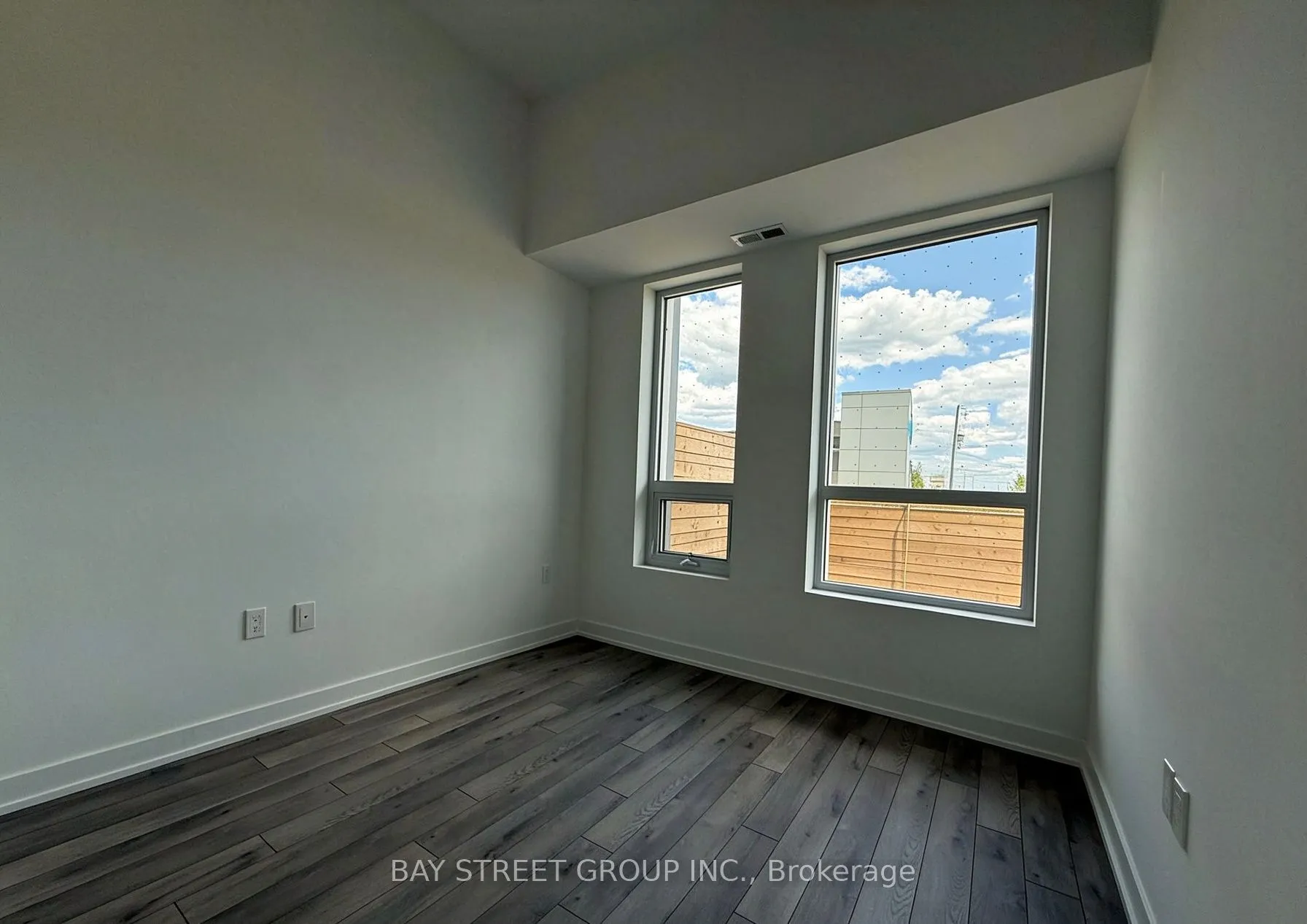 1005 Dundas Street E #145