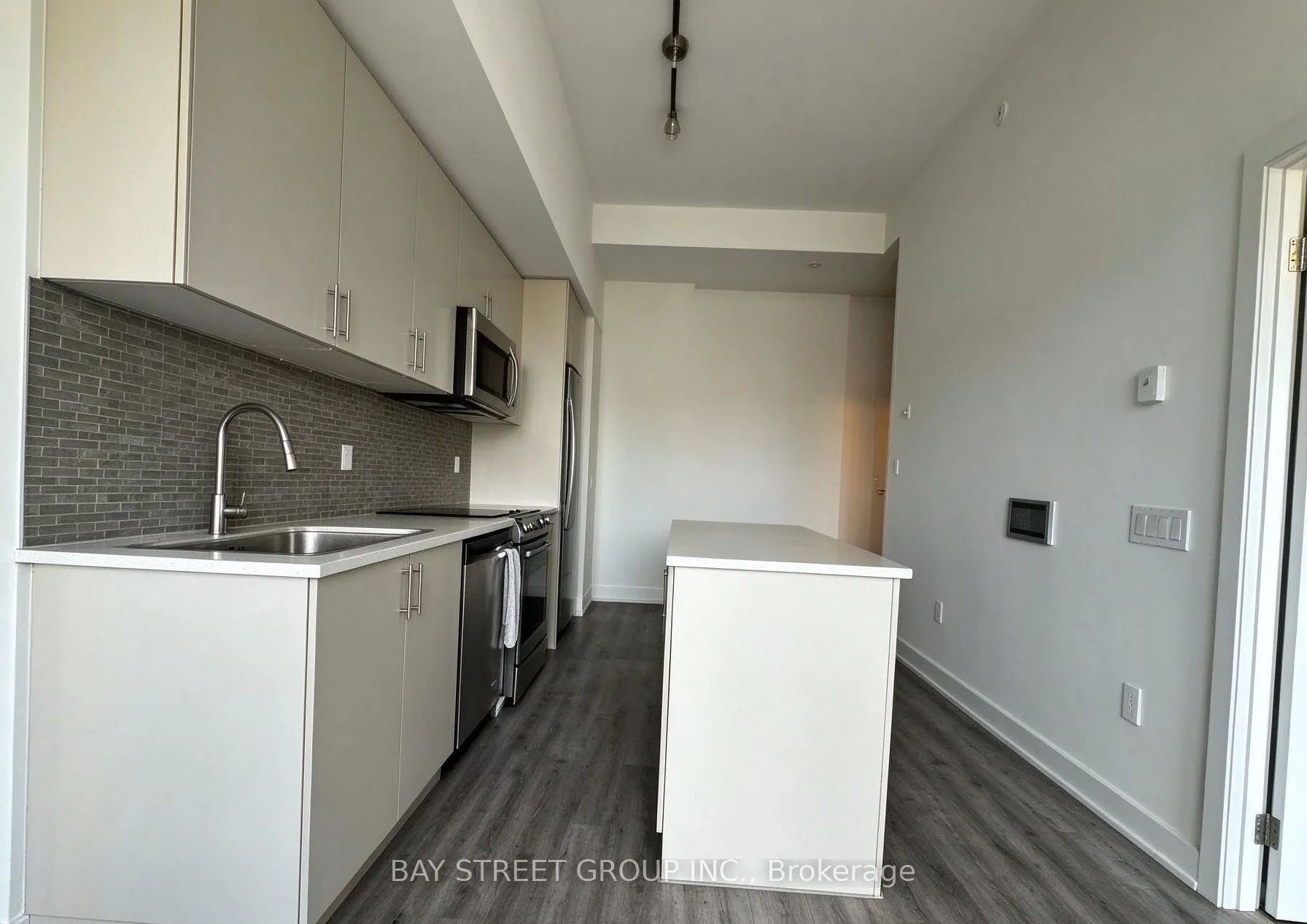 1005 Dundas Street E #145