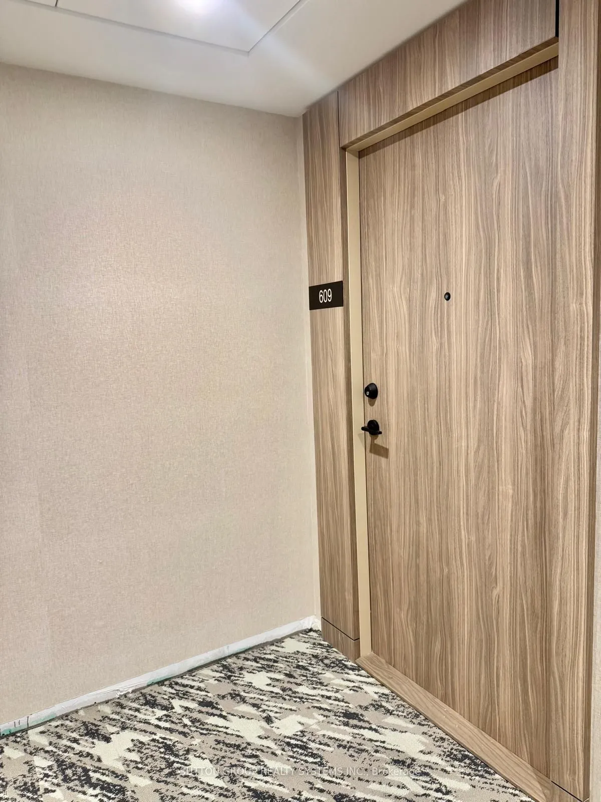 1381 Lakeshore Road E #609