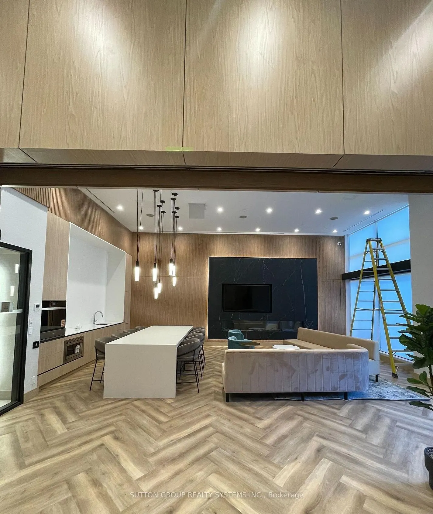 1381 Lakeshore Road E #609