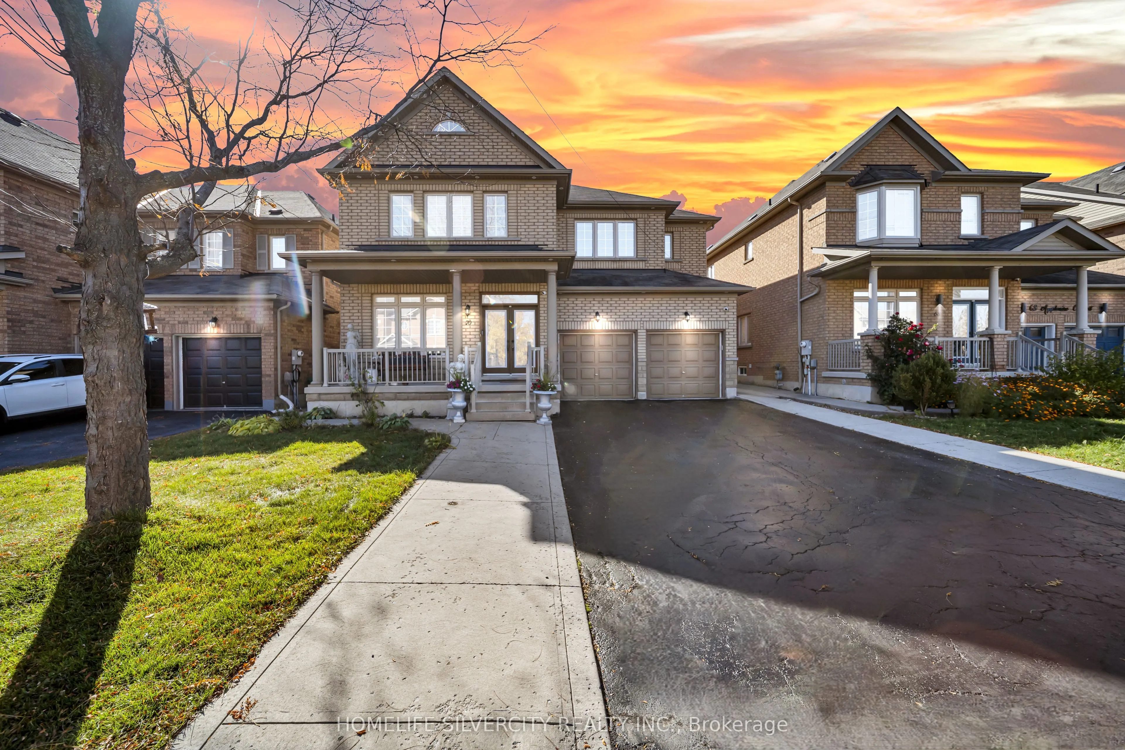 70 Appleaire Crescent