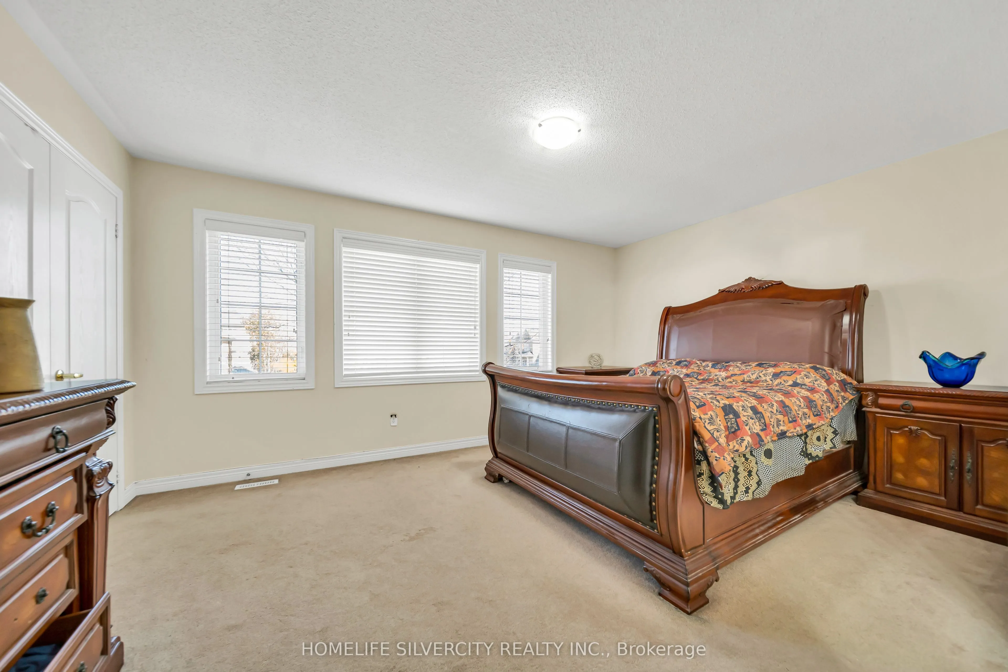 70 Appleaire Crescent