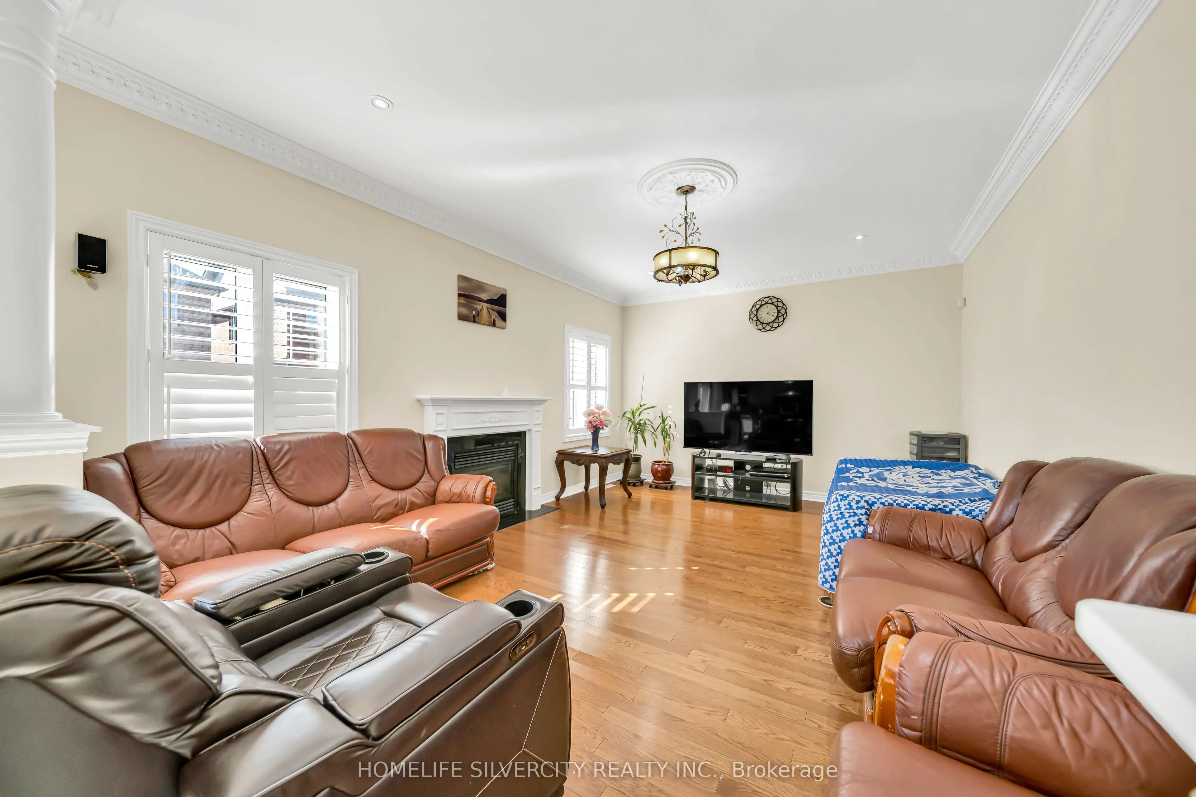 70 Appleaire Crescent