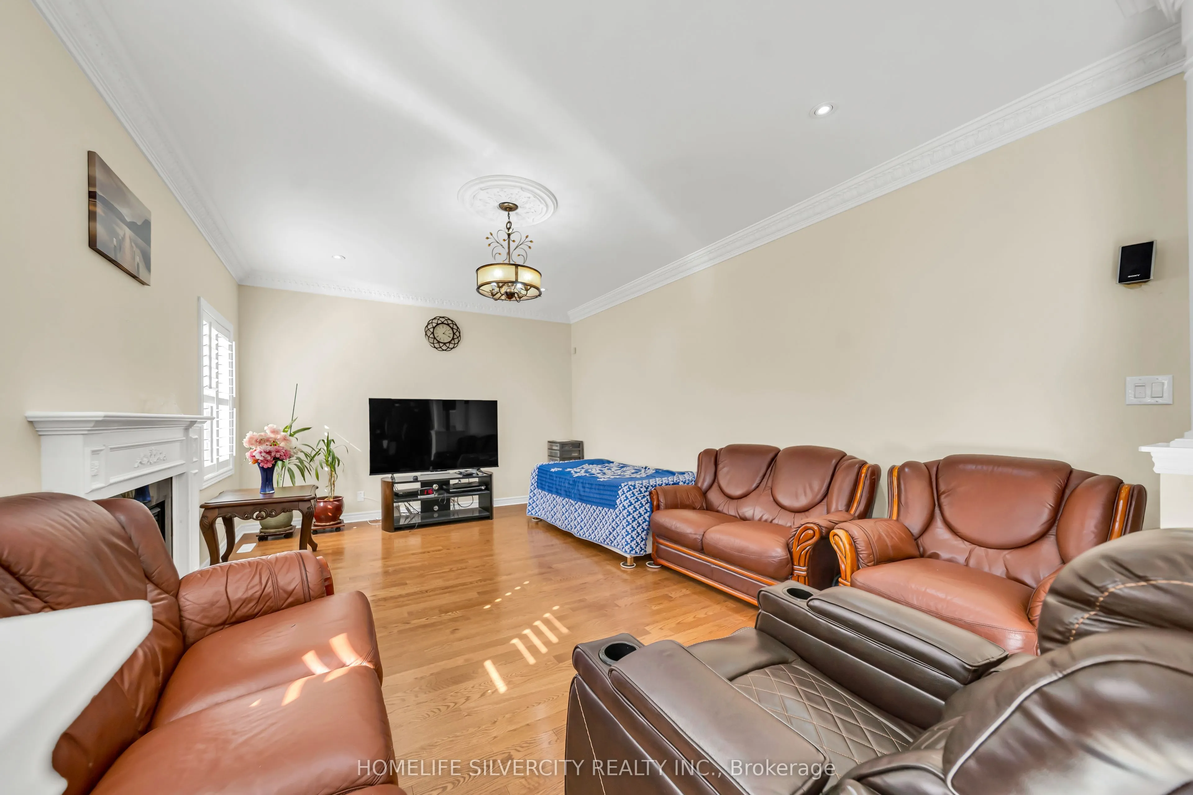 70 Appleaire Crescent