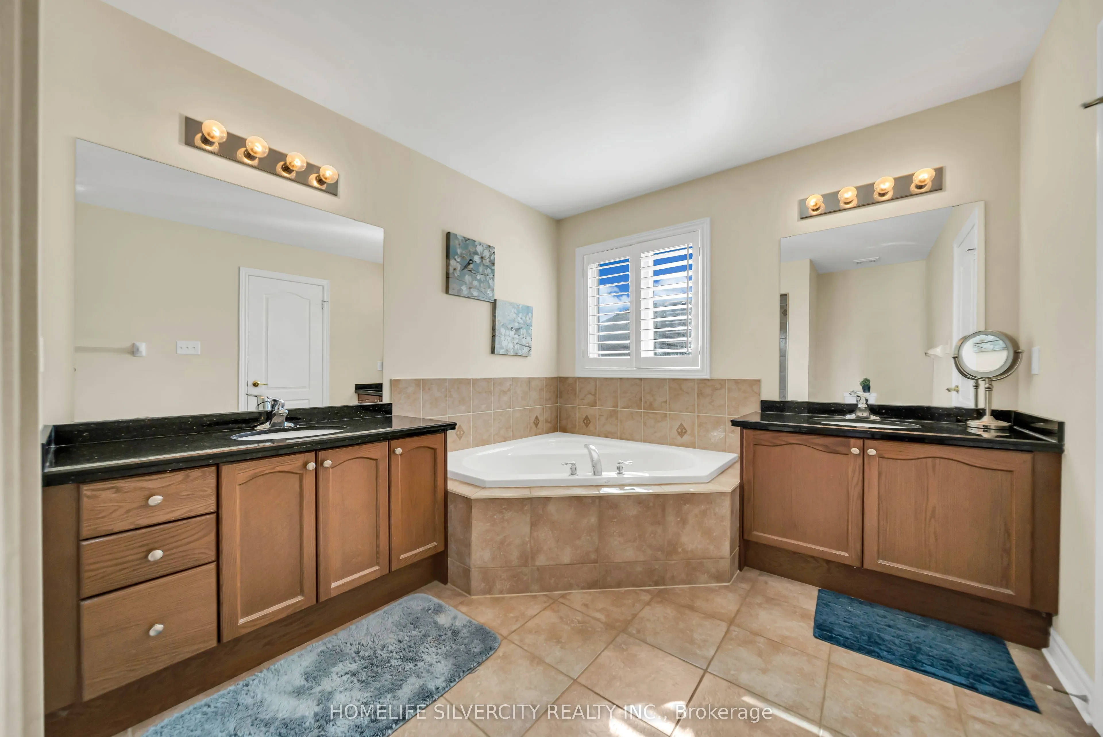 70 Appleaire Crescent