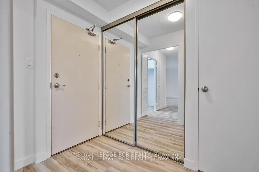 1535 Lakeshore Road E #205