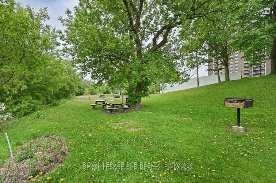 1535 Lakeshore Road E #205
