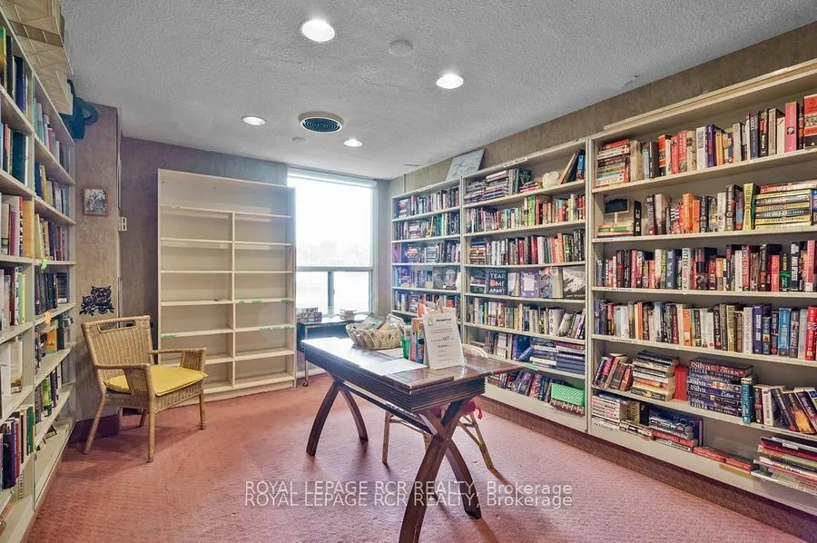 1535 Lakeshore Road E #205