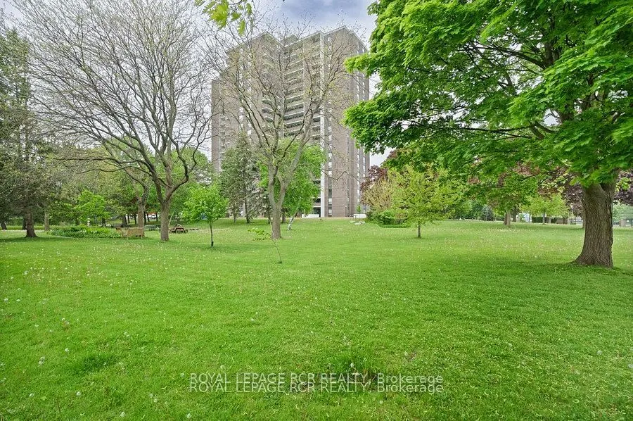 1535 Lakeshore Road E #205