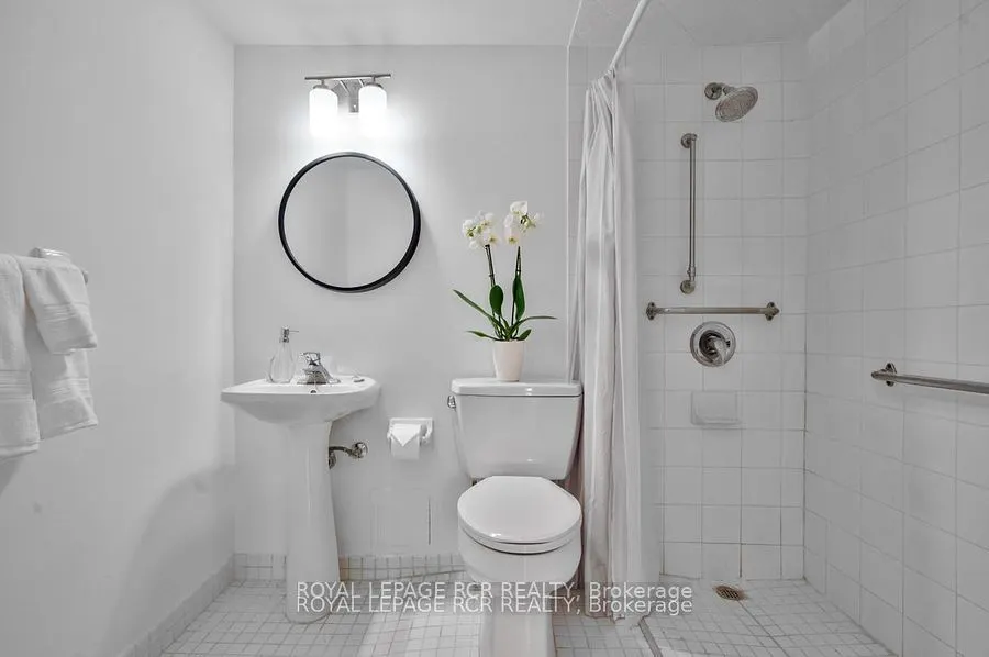1535 Lakeshore Road E #205