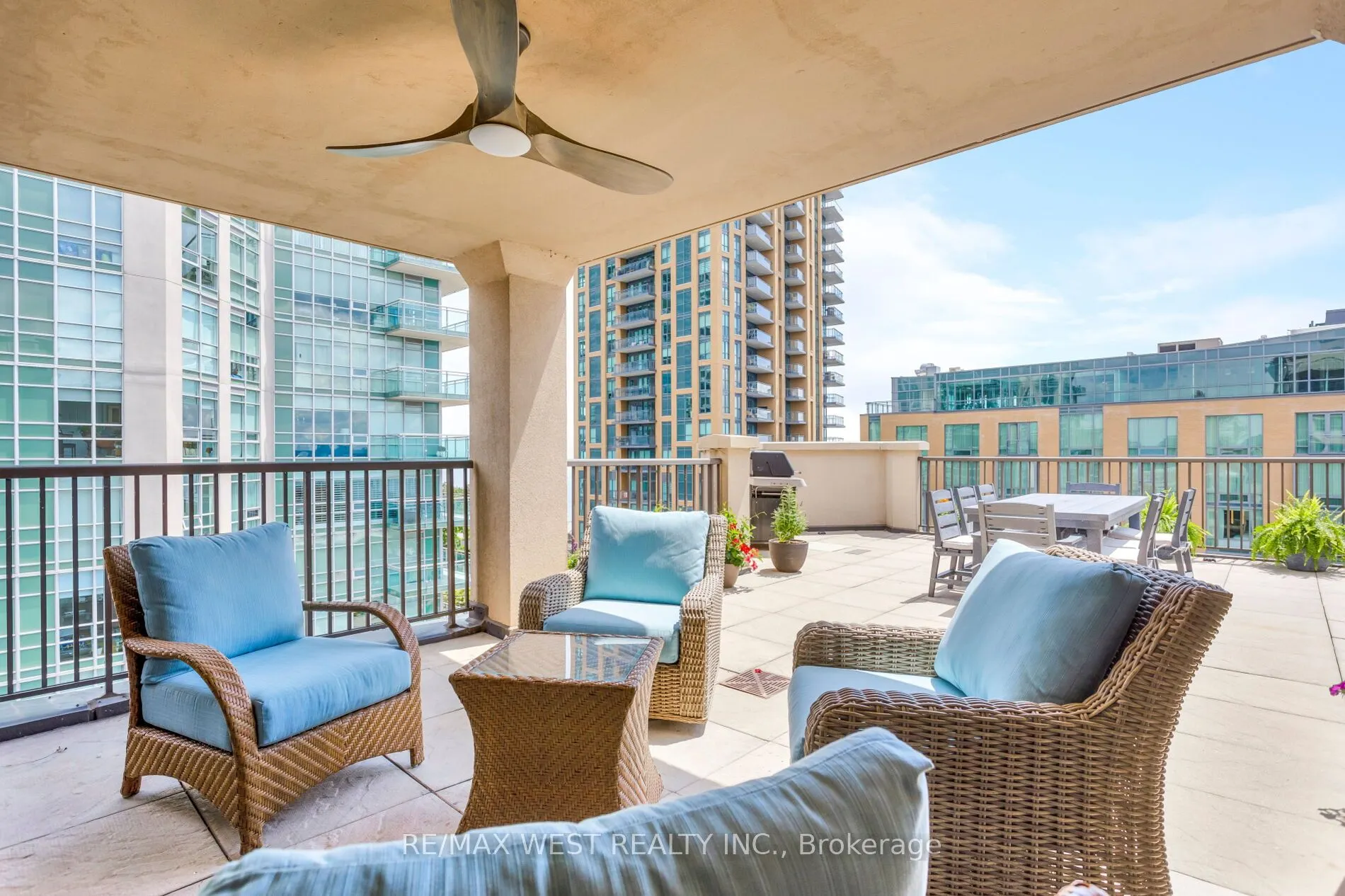 399 Elizabeth Street #905