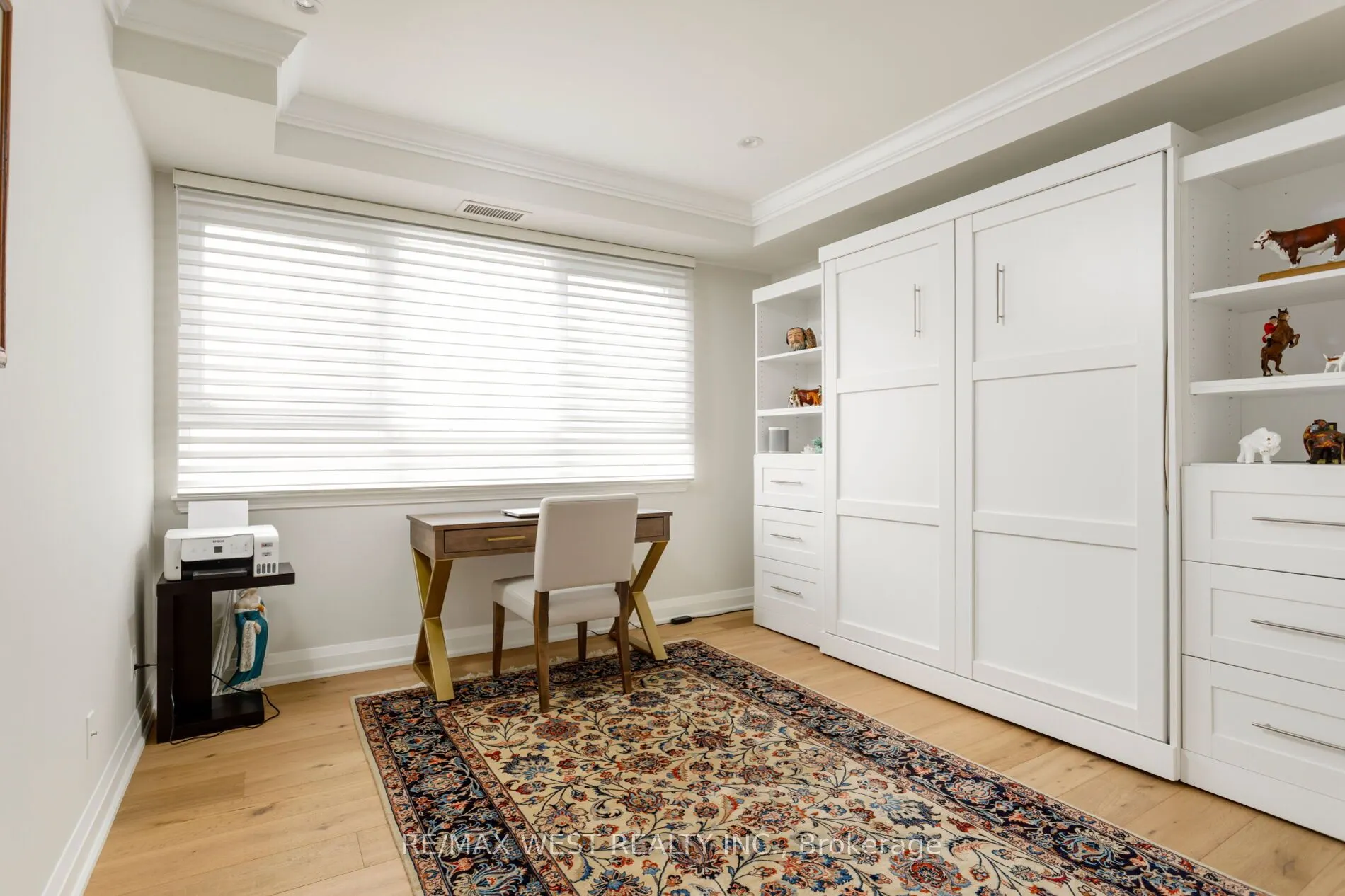 399 Elizabeth Street #905