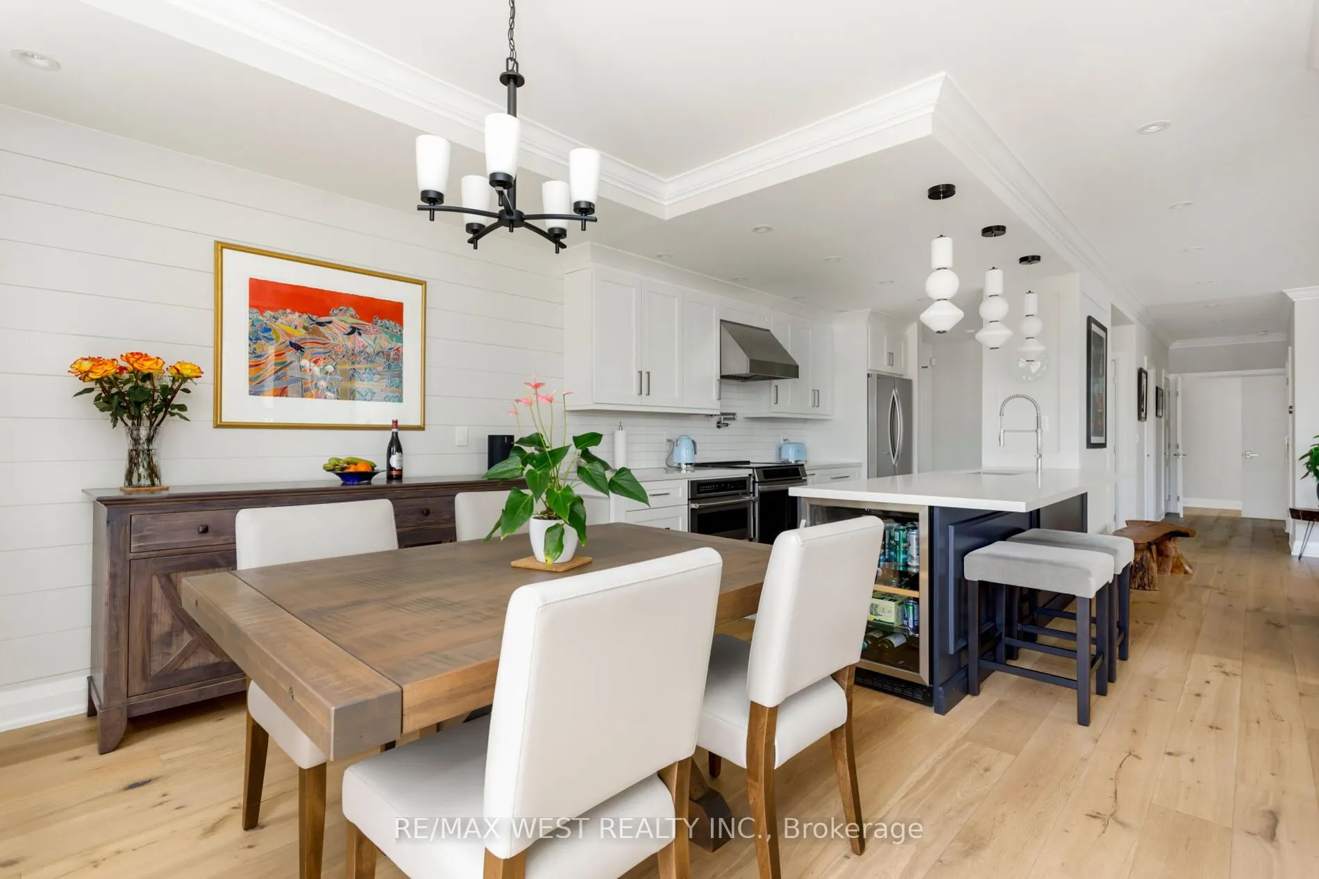 399 Elizabeth Street #905