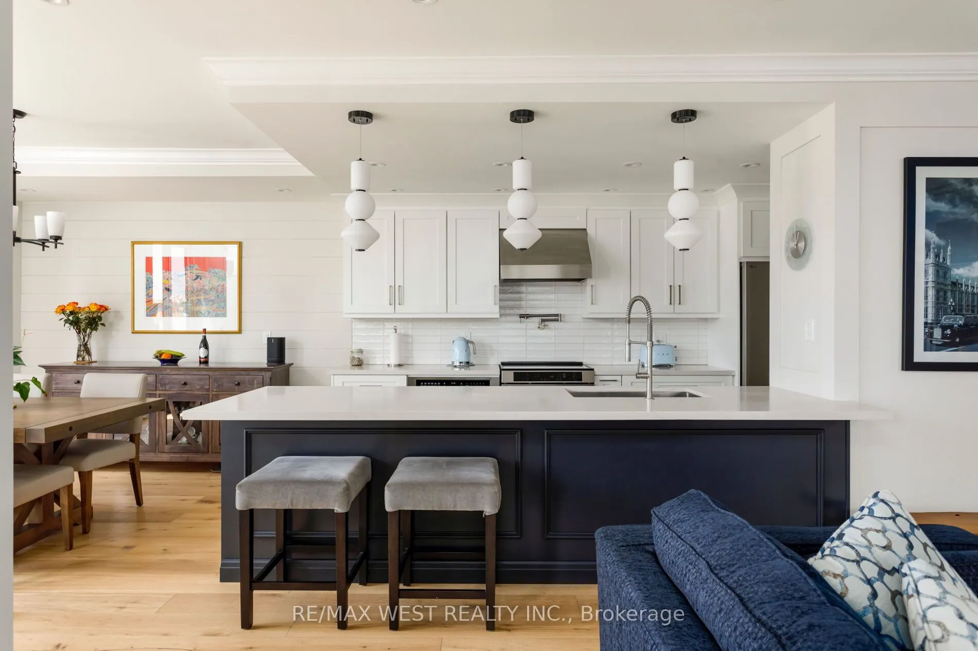 399 Elizabeth Street #905