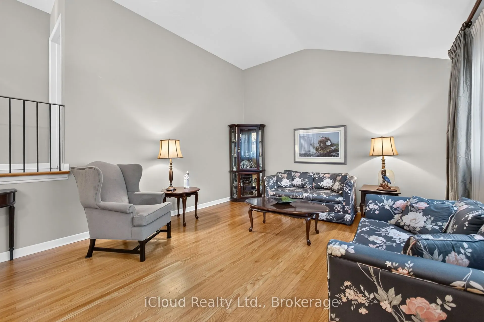 282 Kent Crescent