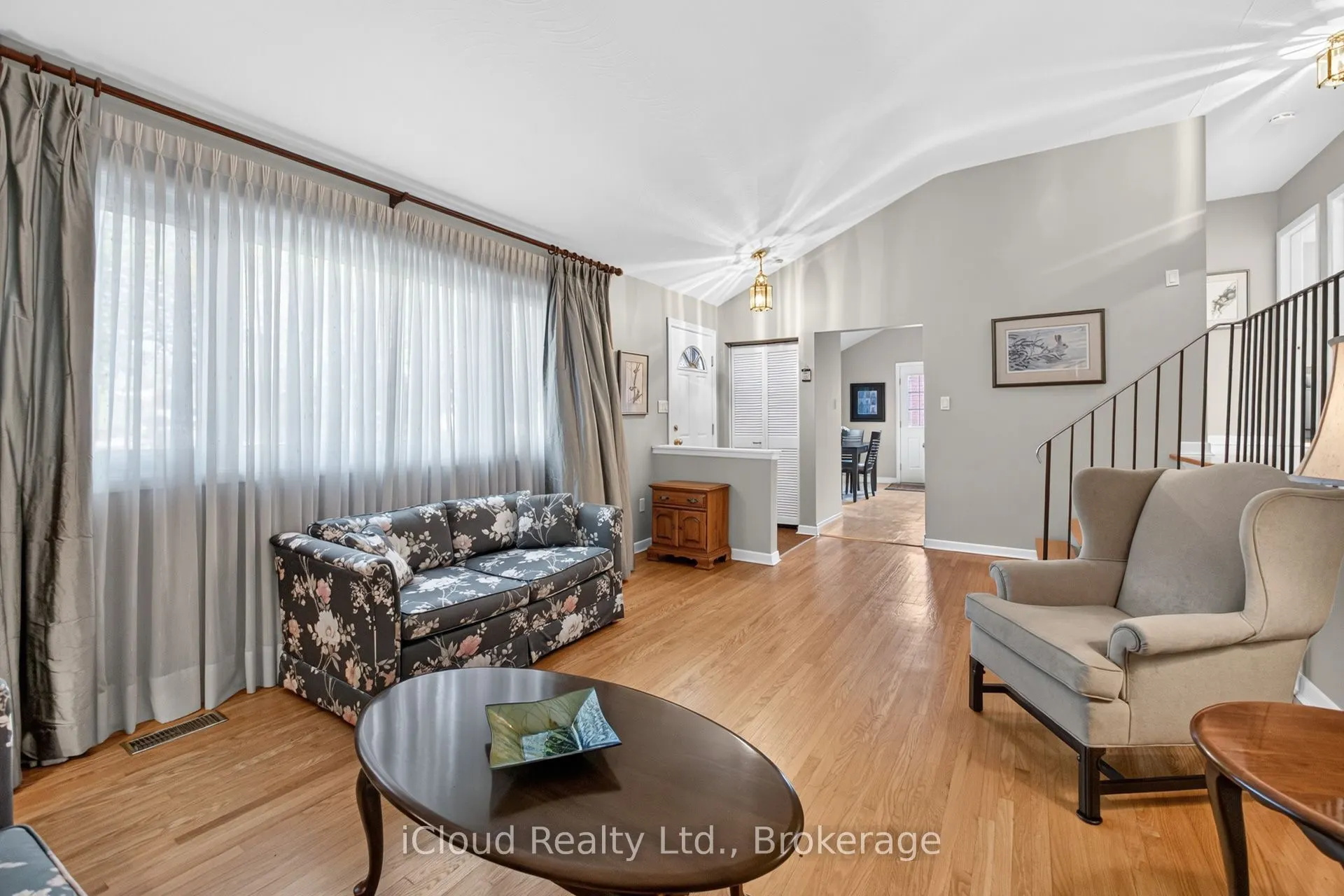 282 Kent Crescent