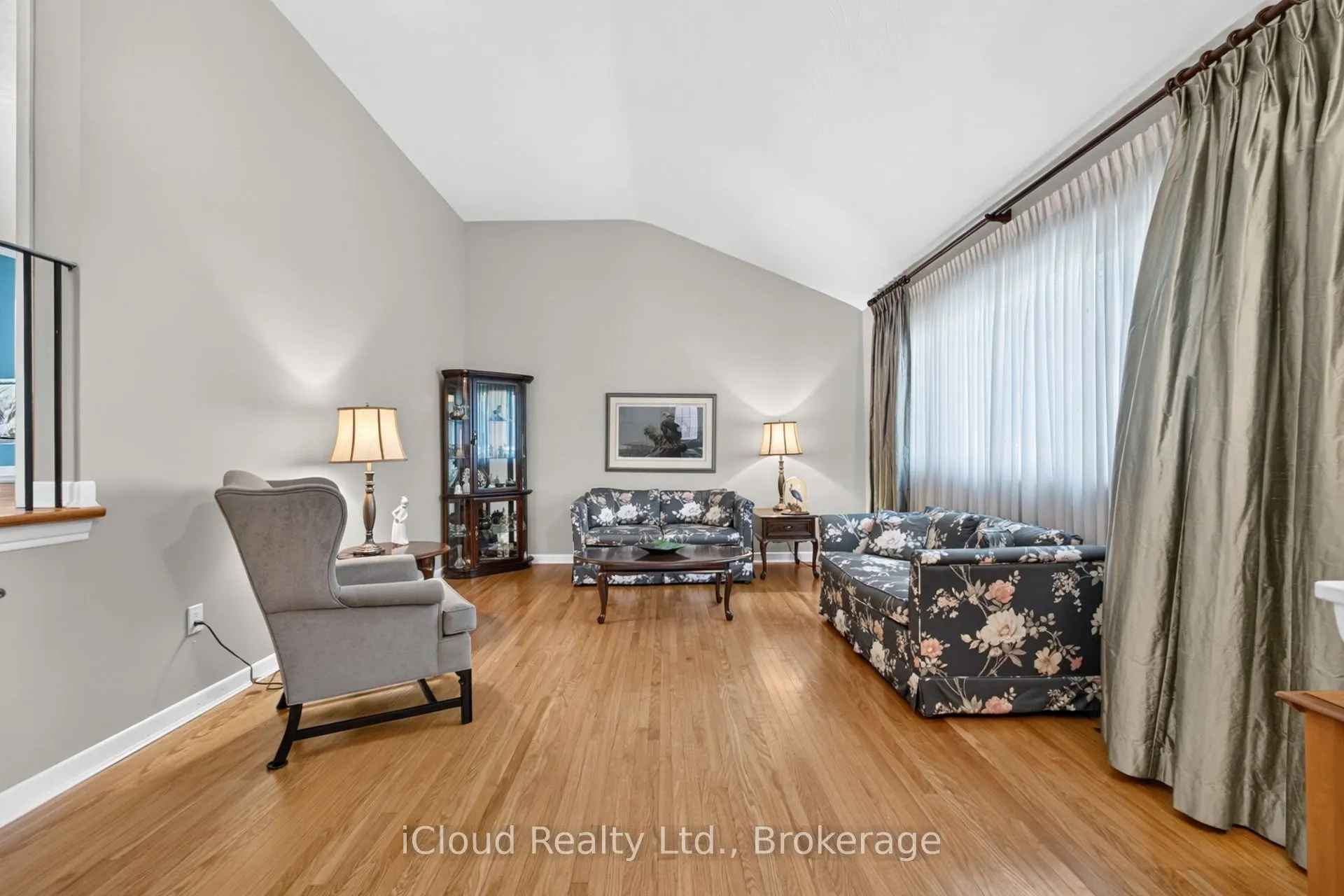 282 Kent Crescent