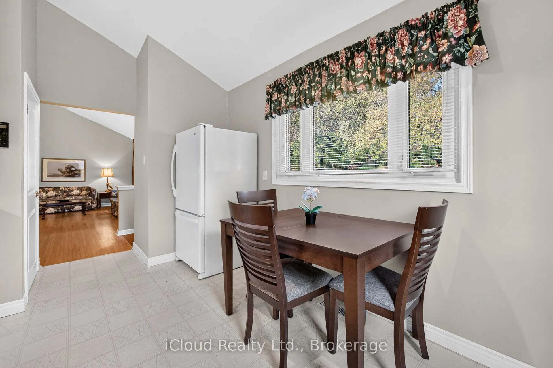282 Kent Crescent