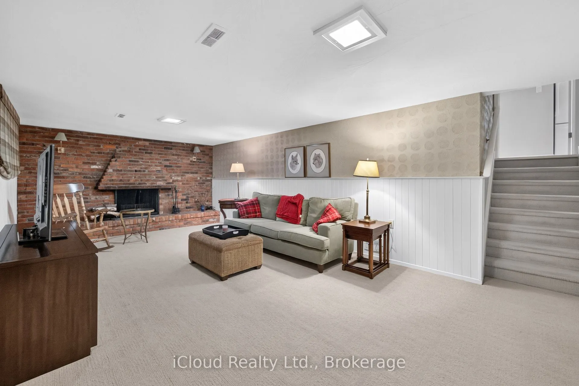 282 Kent Crescent