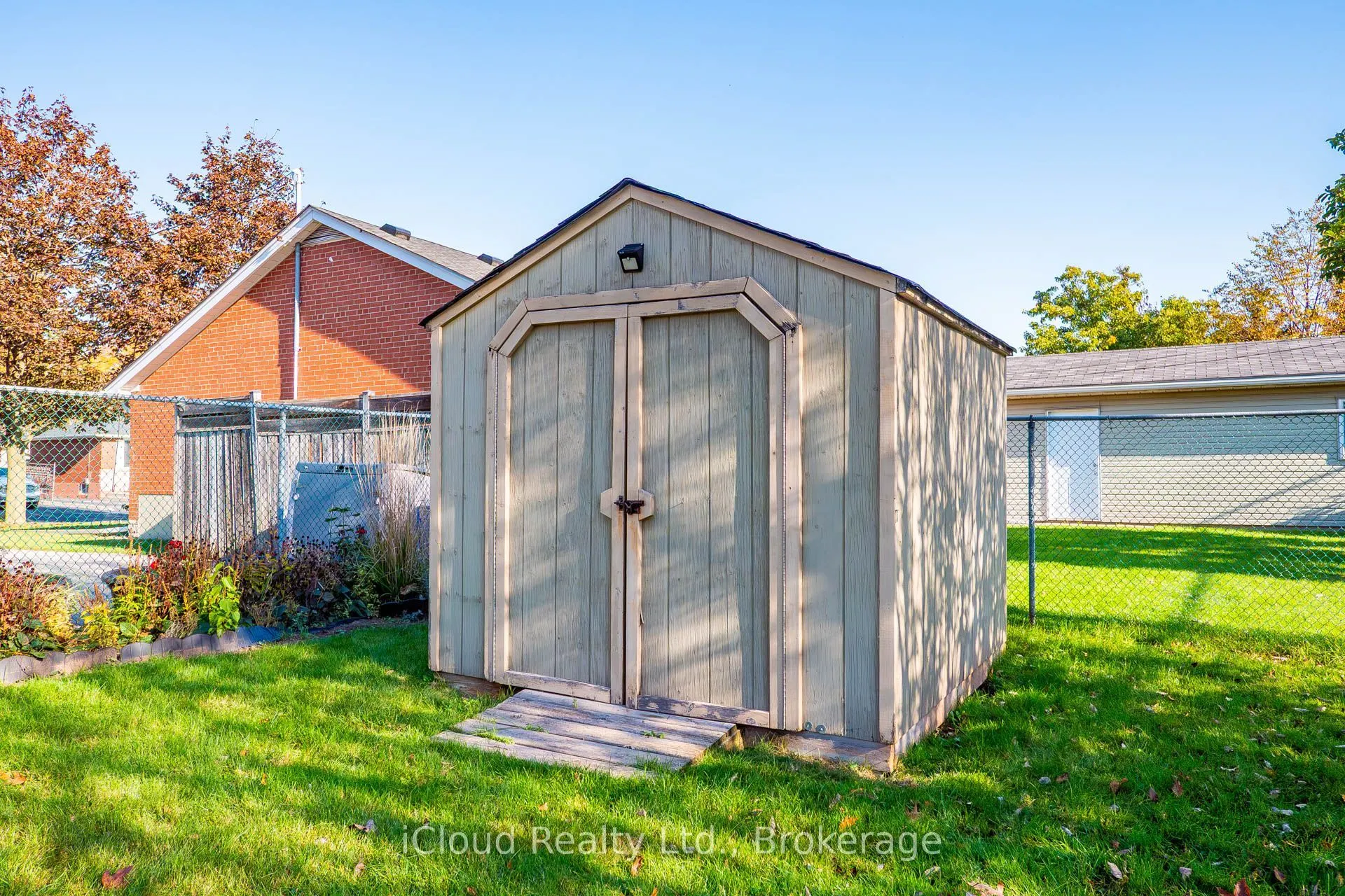 282 Kent Crescent