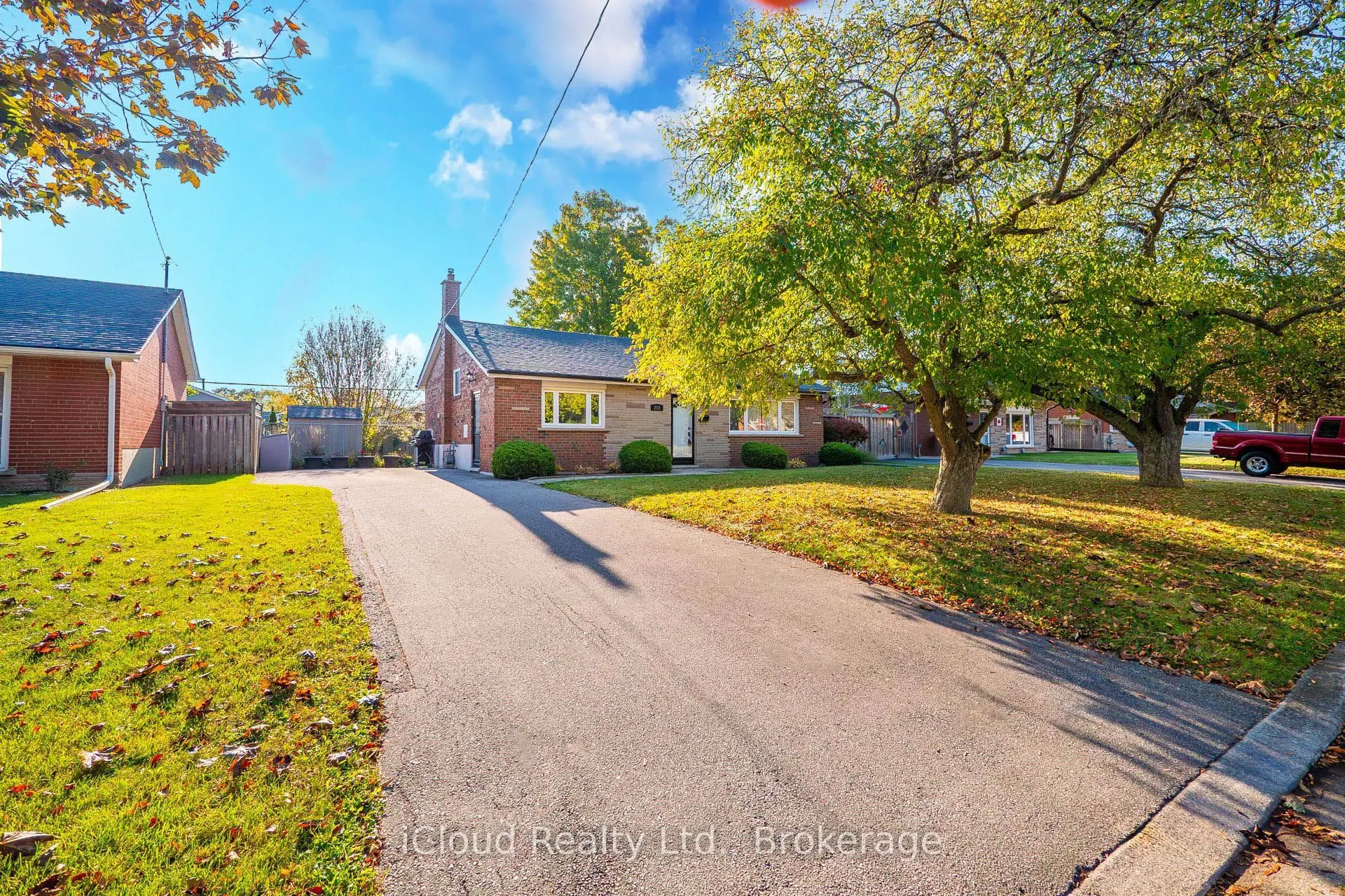 282 Kent Crescent