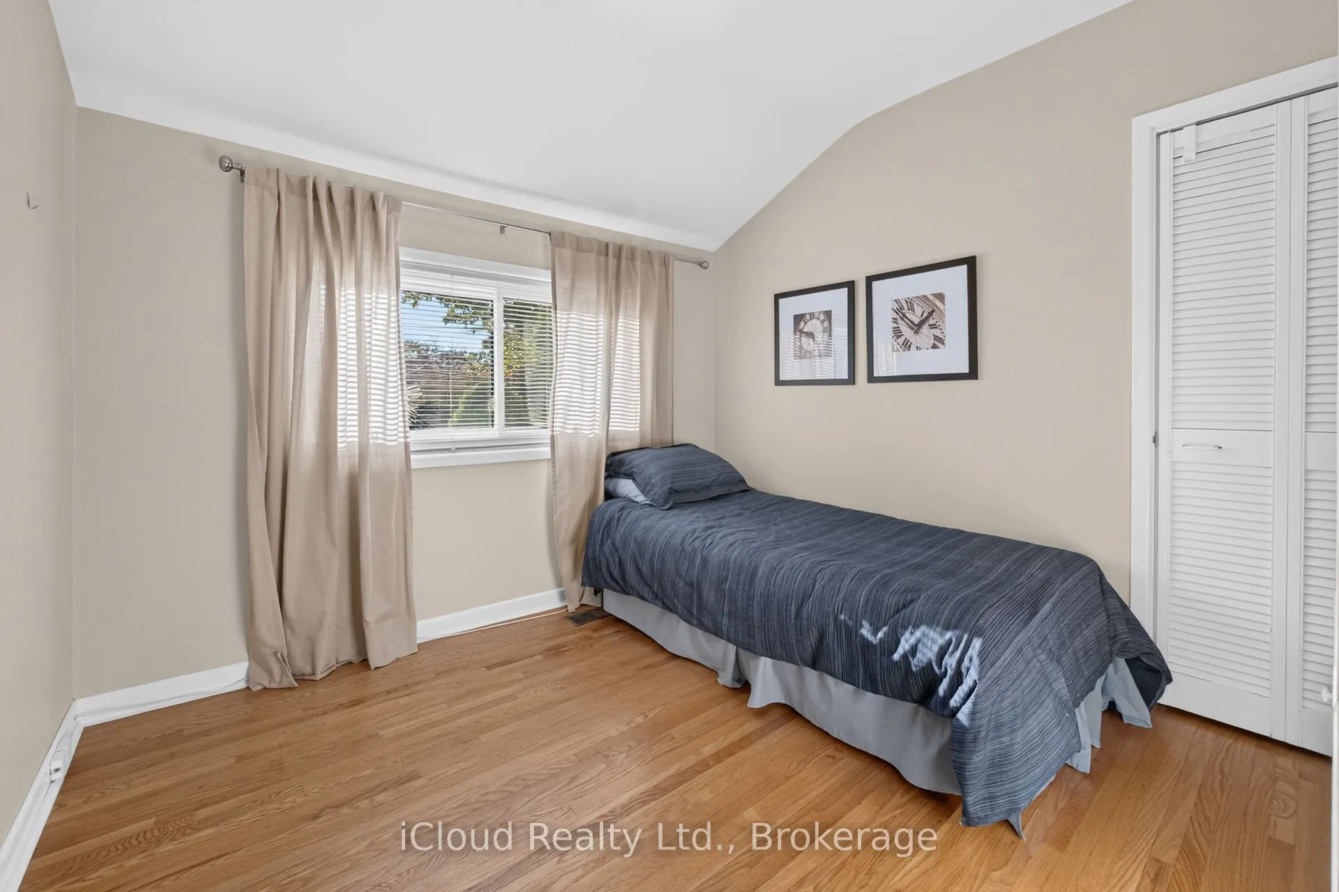 282 Kent Crescent