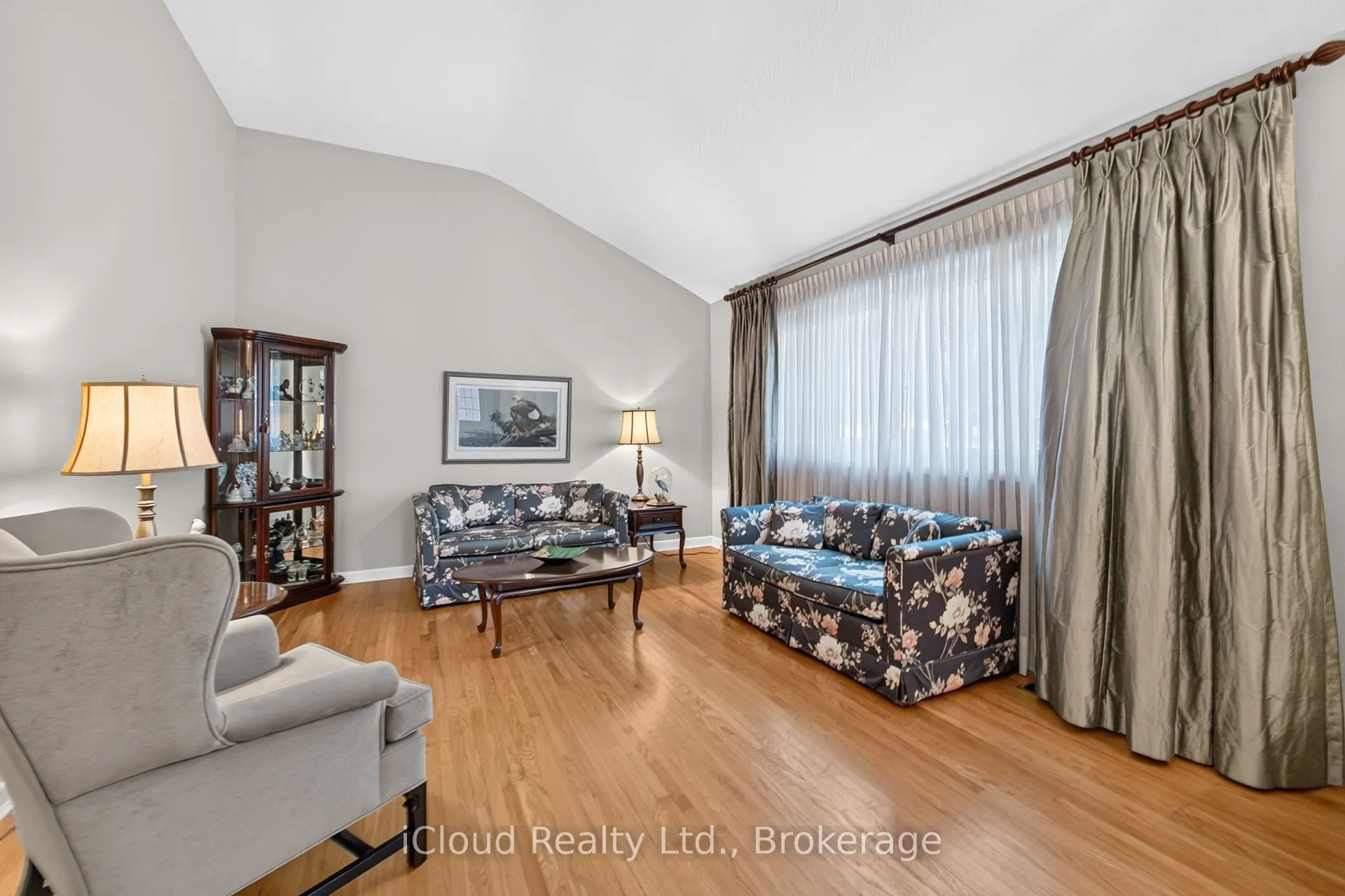 282 Kent Crescent