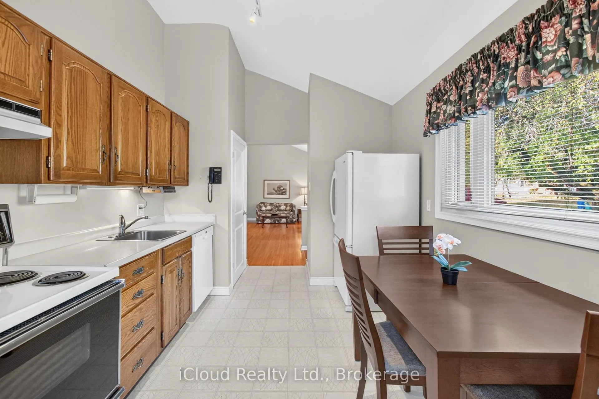 282 Kent Crescent