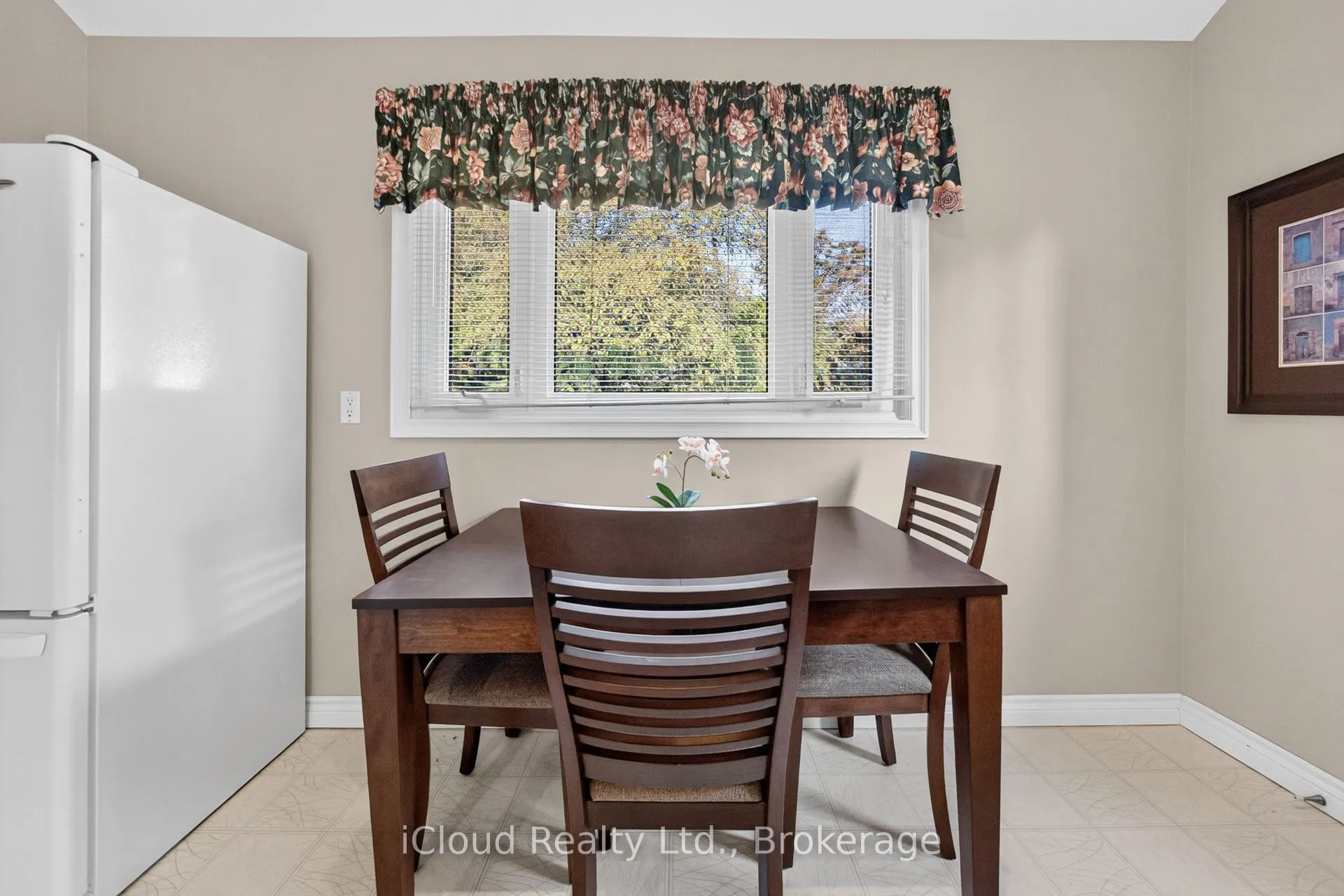 282 Kent Crescent